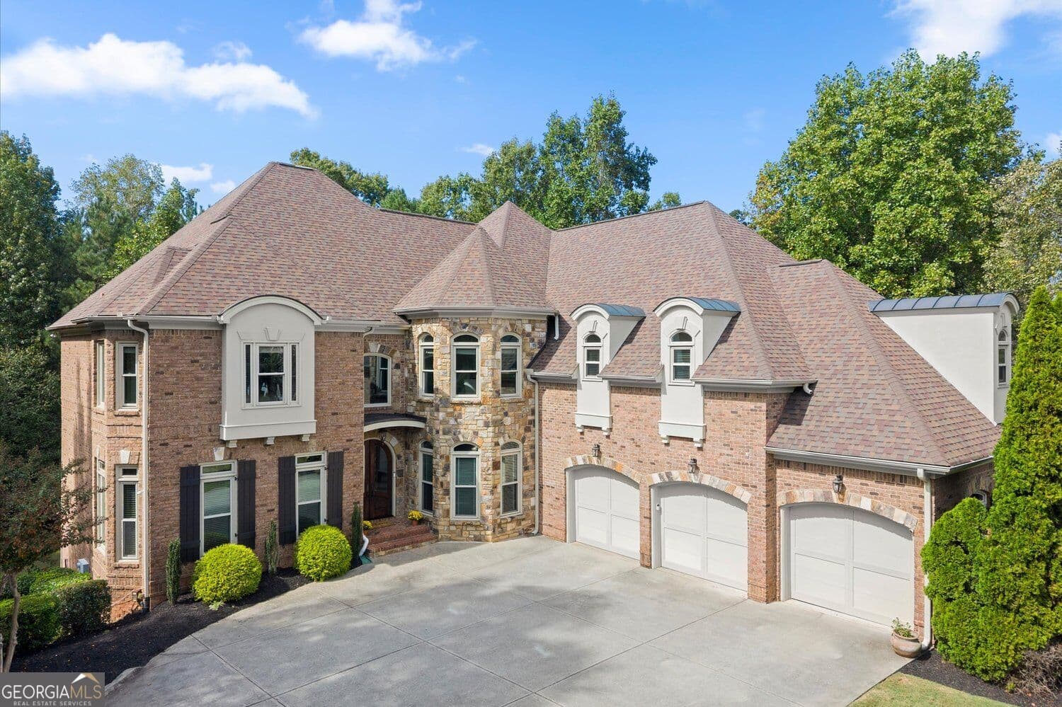 5 bedroom, 4.5 bathroom, 8,613 sq ft single family residence for sale at 1685 Eversedge Drive, Alpharetta, GA 30009