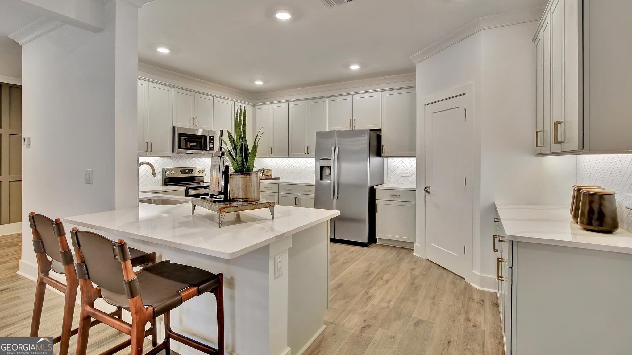 4 bedroom, 5.5 bathroom, 5,351 sq ft single family residence for sale at 254 Savoy Court, Newnan, GA 30263 — photo 2