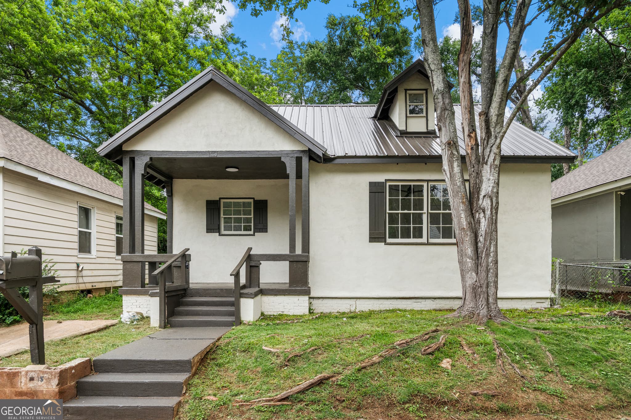 3 bedroom, 2 bathroom, 976 sq ft single family residence for sale at 15 29th Street, Columbus, GA 31904 — photo 1 of 36