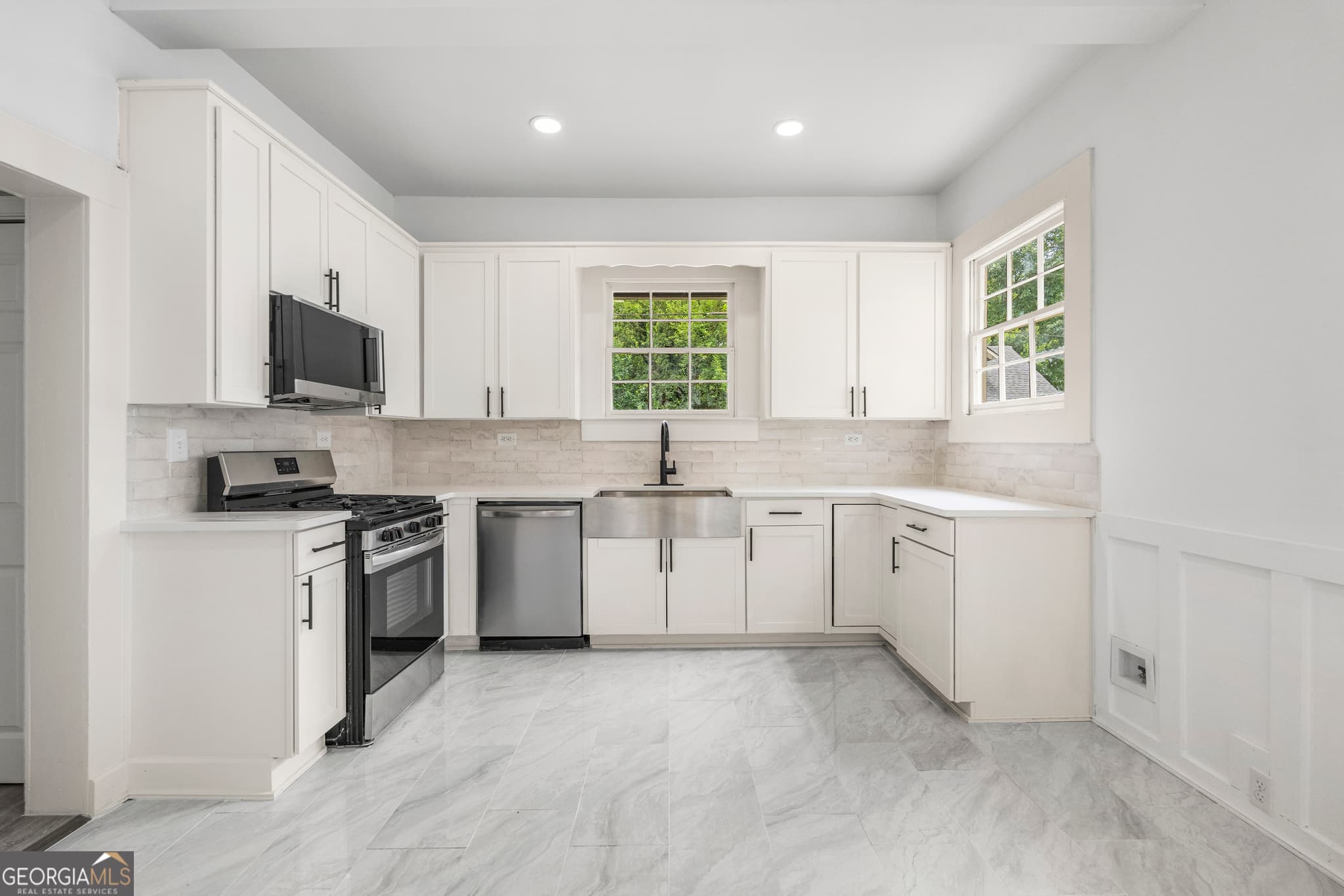 3 bedroom, 2 bathroom, 976 sq ft single family residence for sale at 15 29th Street, Columbus, GA 31904 — photo 4