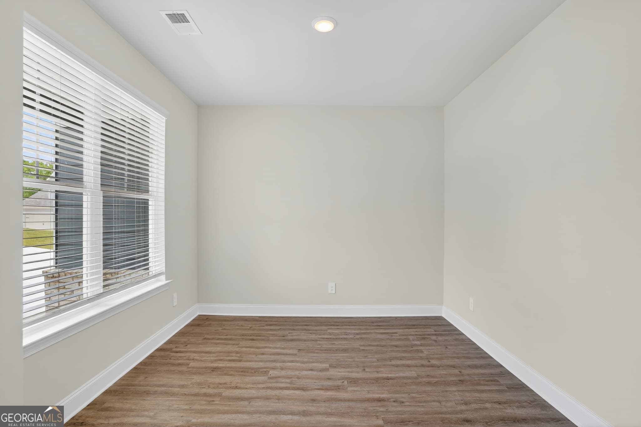 4 bedroom, 2.5 bathroom, 2,443 sq ft single family residence for sale at 70 Sydney Court 42, Mansfield, GA 30055 — photo 7
