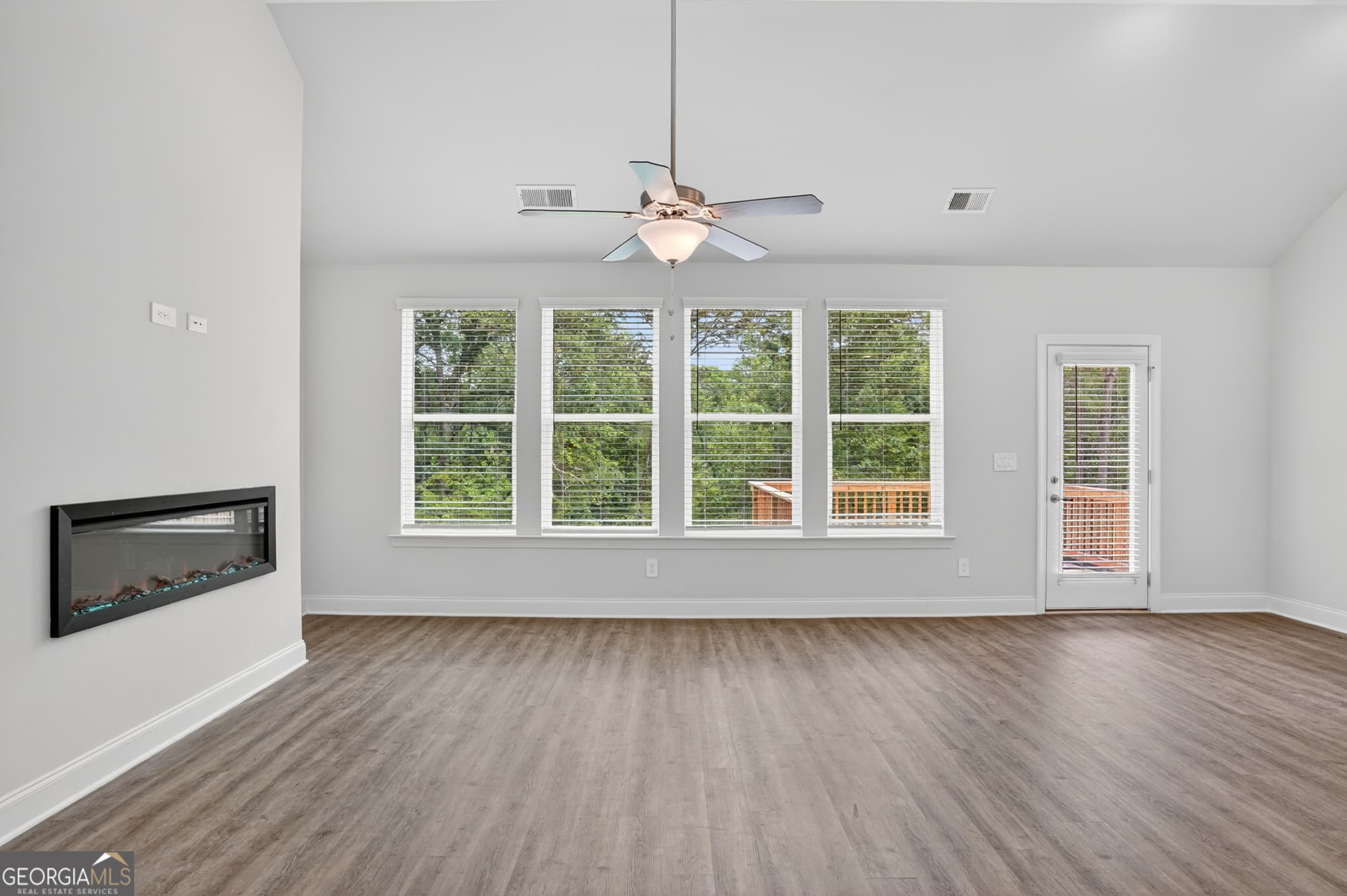 4 bedroom, 2.5 bathroom, 2,443 sq ft single family residence for sale at 70 Sydney Court 42, Mansfield, GA 30055 — photo 8