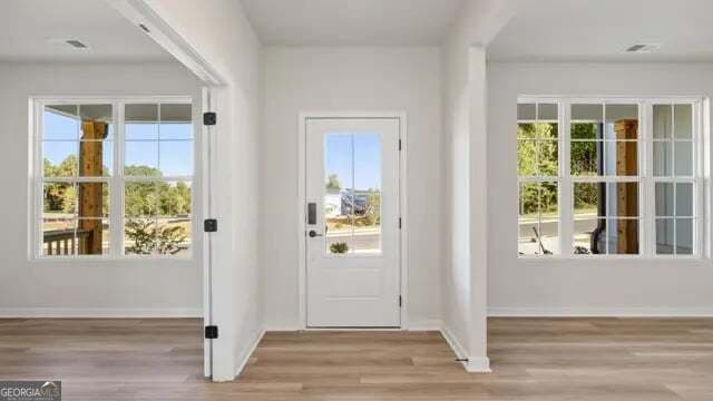 5 bedroom, 4 bathroom, 3,072 sq ft single family residence for sale at 3975 Silver Pine Trail, Cumming, GA 30028 — photo 2