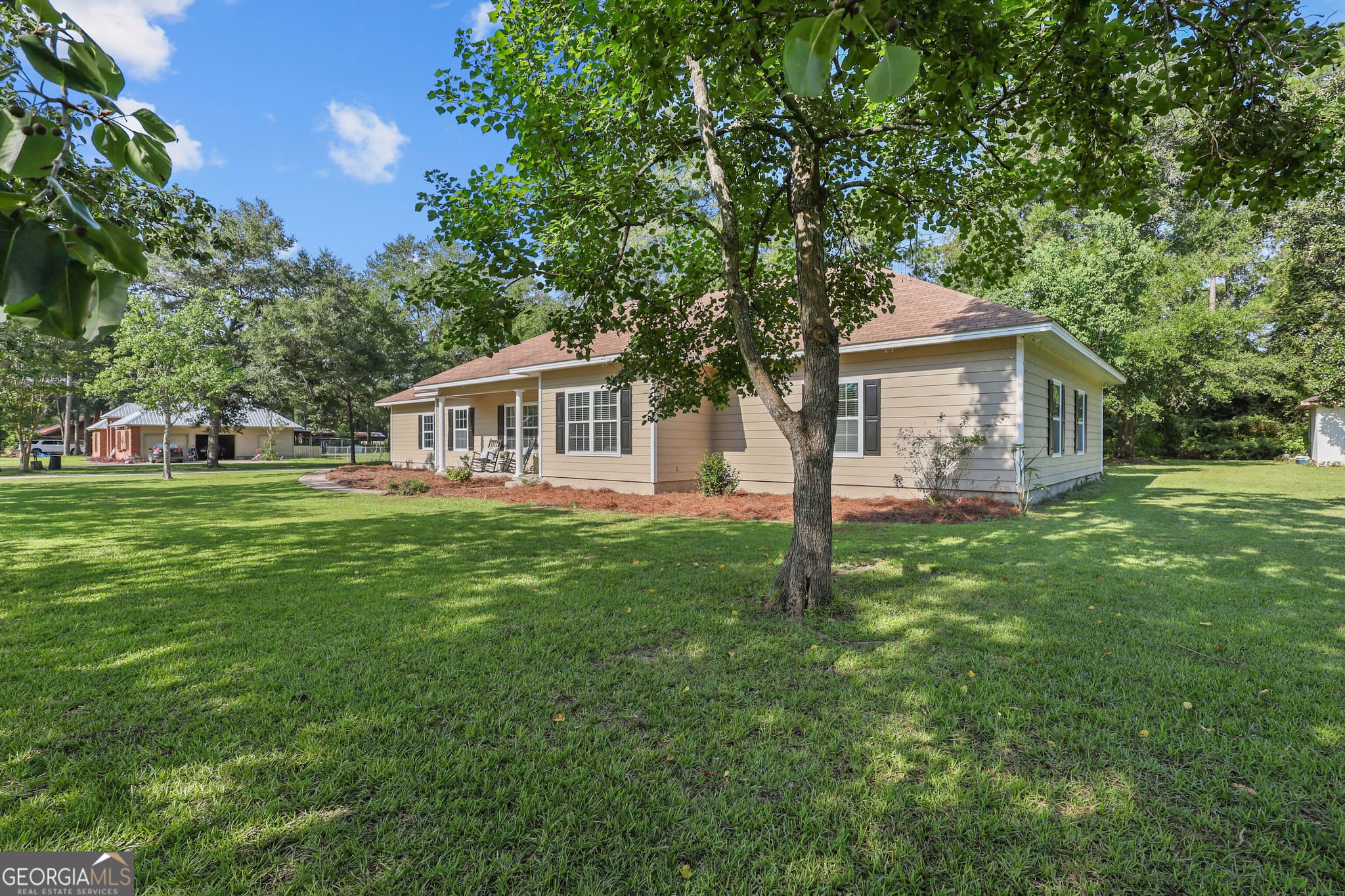 3 bedroom, 2 bathroom, 2,700 sq ft single family residence for sale at 125 Pleasant Way, Jesup, GA 31545 — photo 2