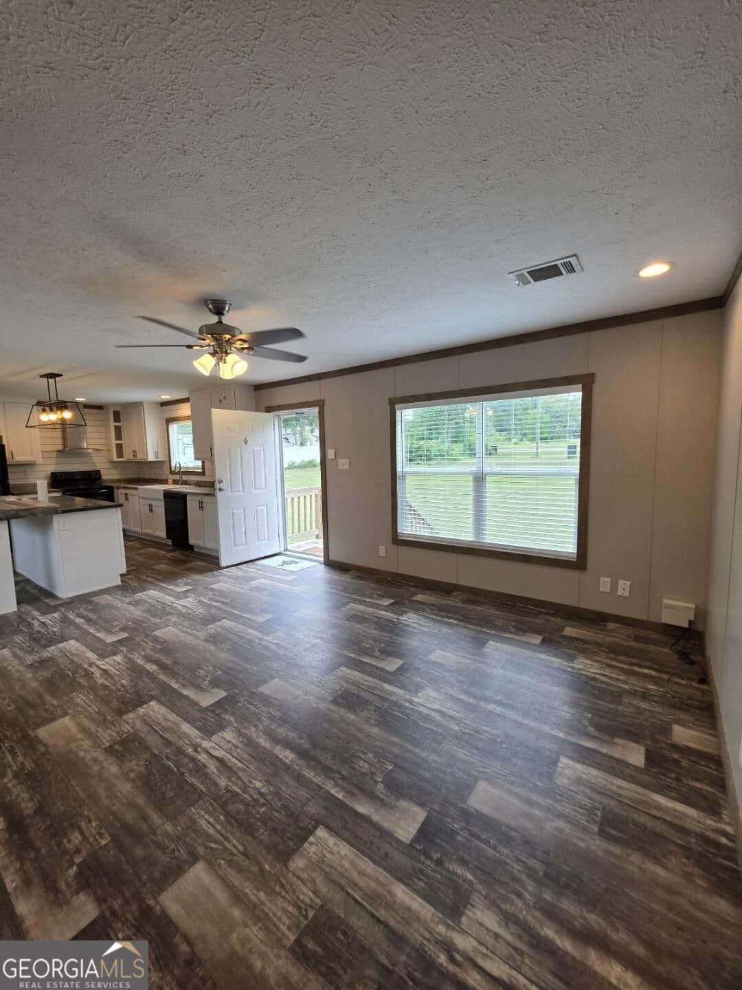 3 bedroom, 2 bathroom, 1,216 sq ft manufactured home,single family residence for rent at 868 Old Savannah Highway, Claxton, GA 30417 for $1,500 a month — photo 6