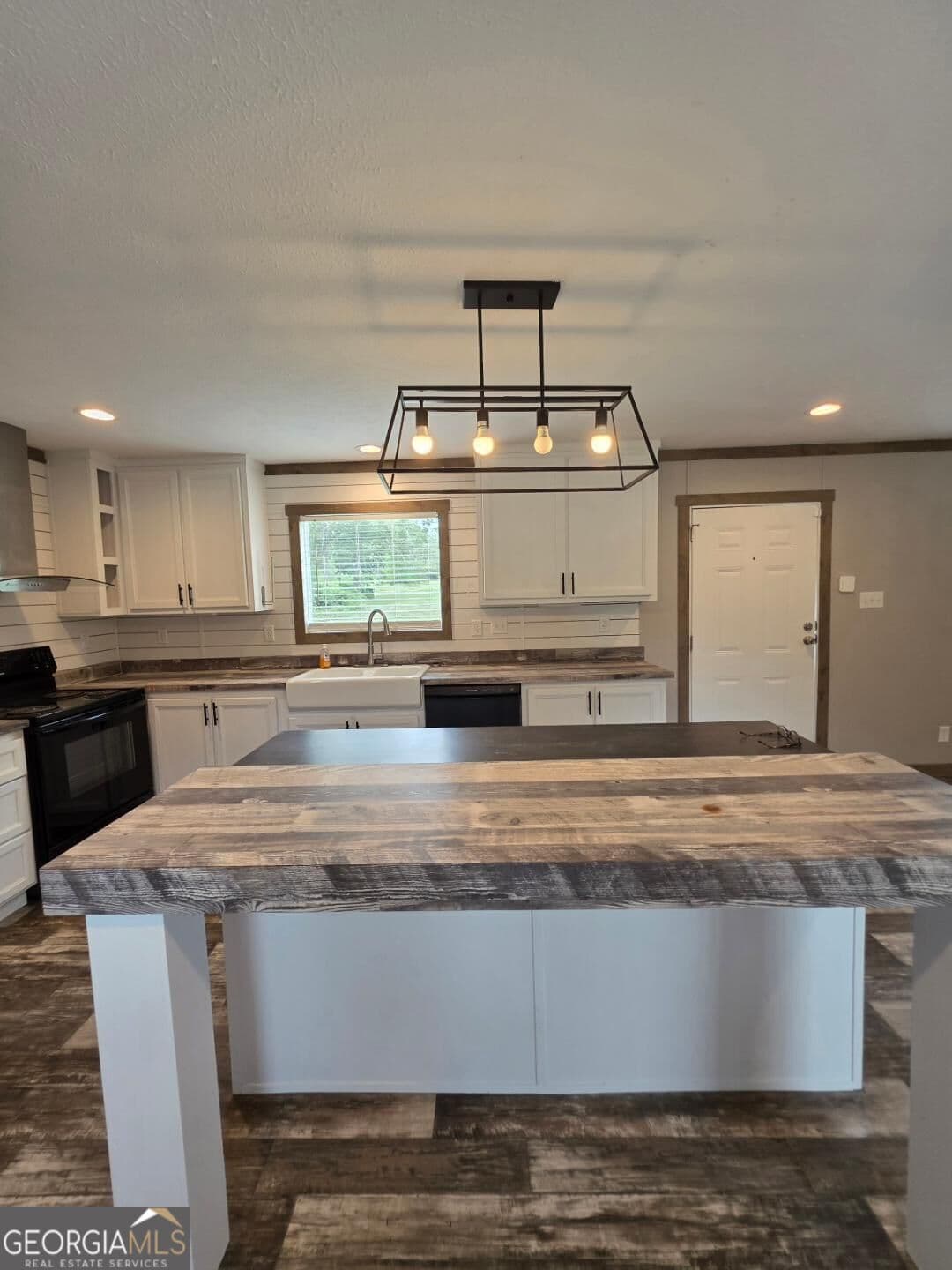3 bedroom, 2 bathroom, 1,216 sq ft manufactured home,single family residence for rent at 868 Old Savannah Highway, Claxton, GA 30417 for $1,500 a month — photo 3