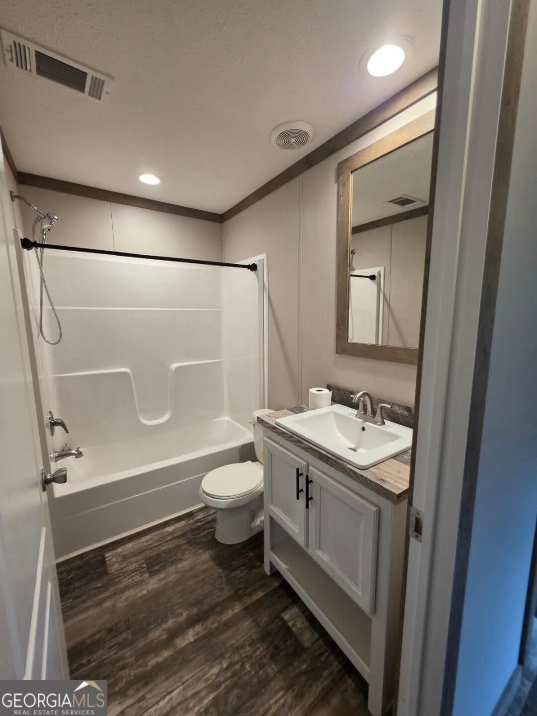 3 bedroom, 2 bathroom, 1,216 sq ft manufactured home,single family residence for rent at 868 Old Savannah Highway, Claxton, GA 30417 for $1,500 a month — photo 9