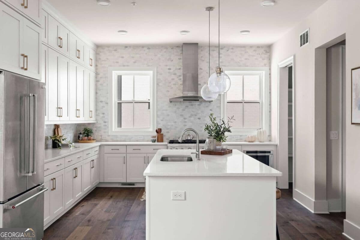3 bedroom, 3.5 bathroom, 2,811 sq ft townhouse for sale at 574 Boulevard Place, Atlanta, GA 30308 — photo 2