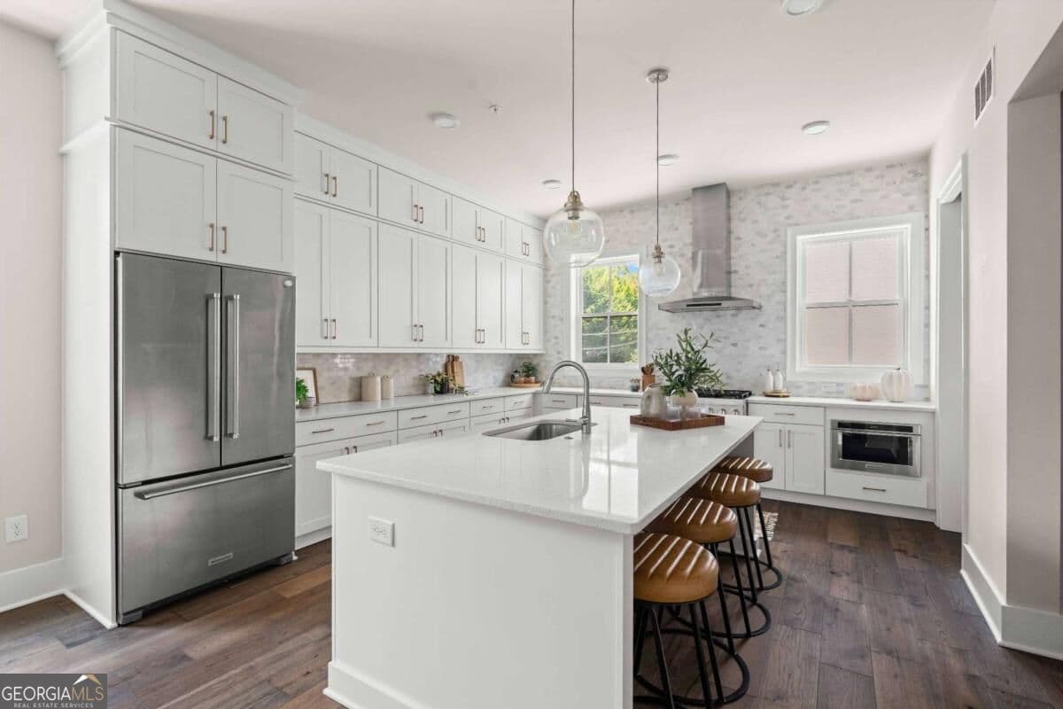 3 bedroom, 3.5 bathroom, 2,811 sq ft townhouse for sale at 574 Boulevard Place, Atlanta, GA 30308 — photo 1 of 42