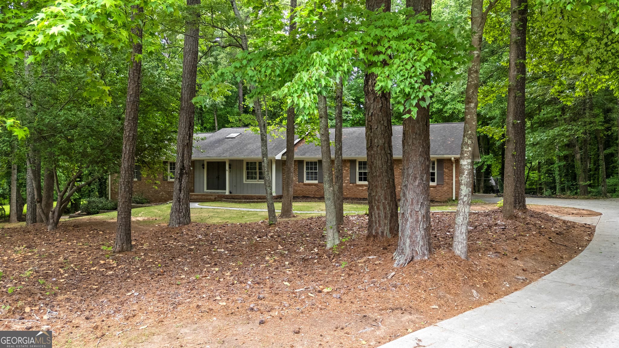 3 bedroom, 3 bathroom, 2,665 sq ft single family residence for sale at 250 Devilla Trace, Fayetteville, GA 30214 — photo 2