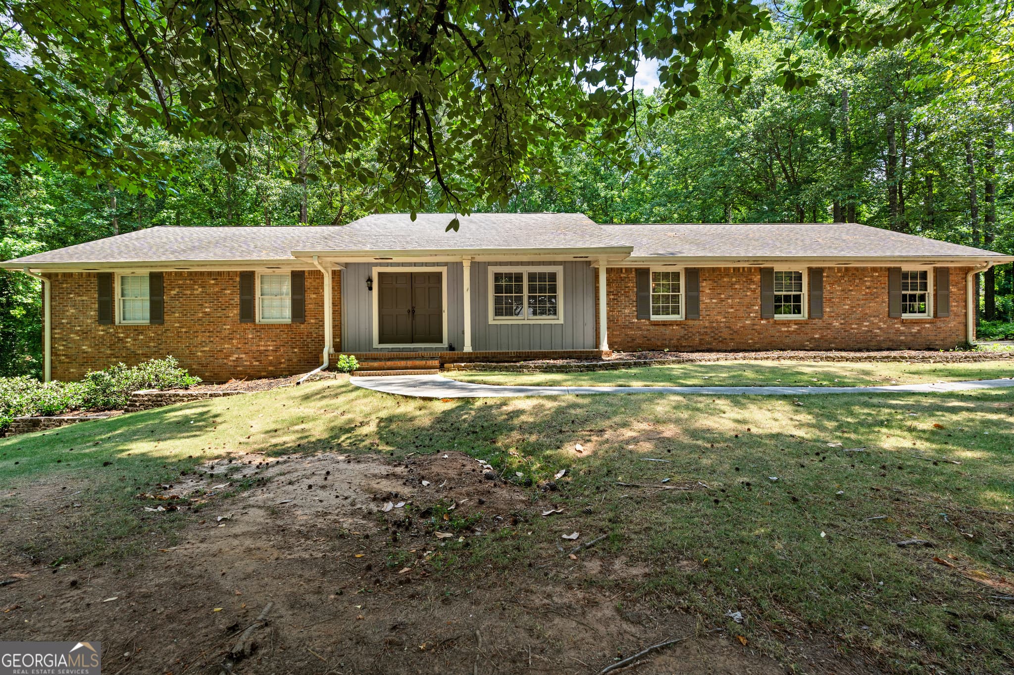 3 bedroom, 3 bathroom, 2,665 sq ft single family residence for sale at 250 Devilla Trace, Fayetteville, GA 30214