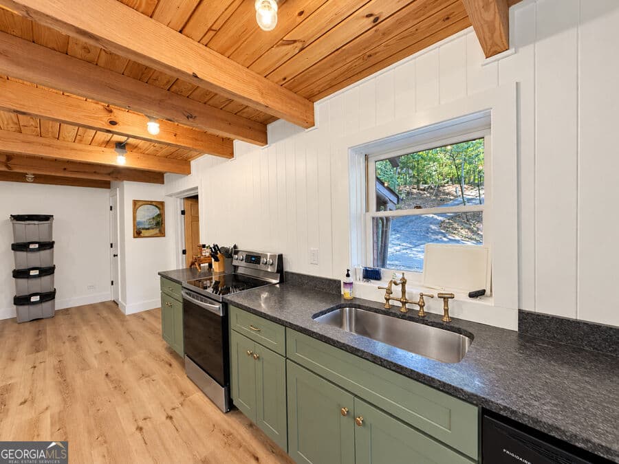 3 bedroom, 3.5 bathroom, 2,113 sq ft single family residence for sale at 1330 S Arrowhead Drive, Westminster, SC 29693 — photo 3
