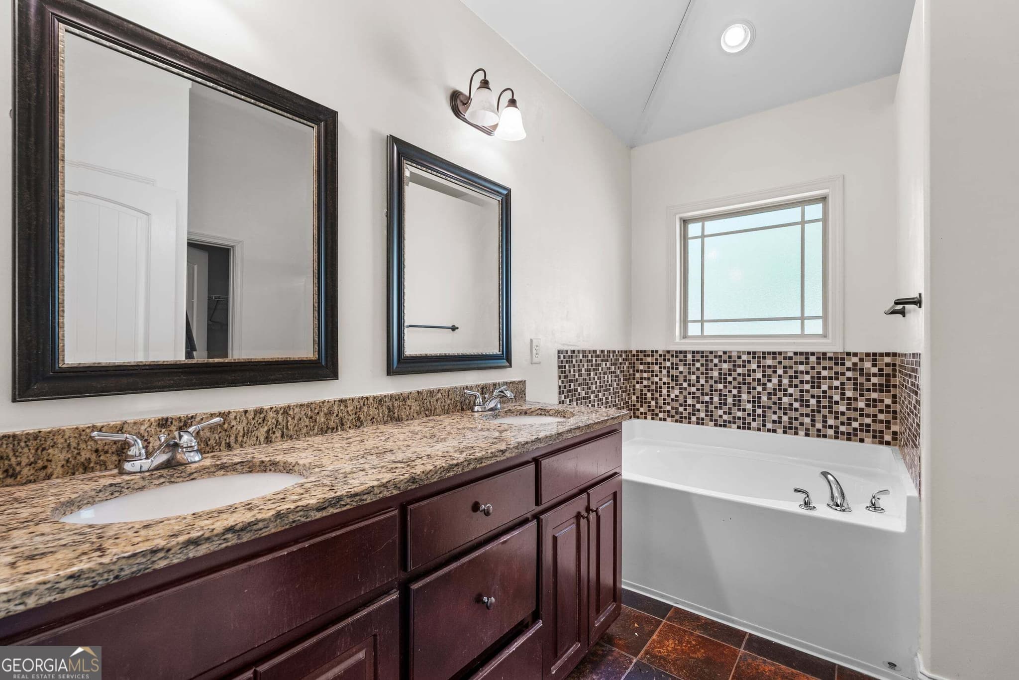 4 bedroom, 2 bathroom, 1,964 sq ft single family residence for sale at 8232 Lantern Court, Columbus, GA 31904 — photo 7