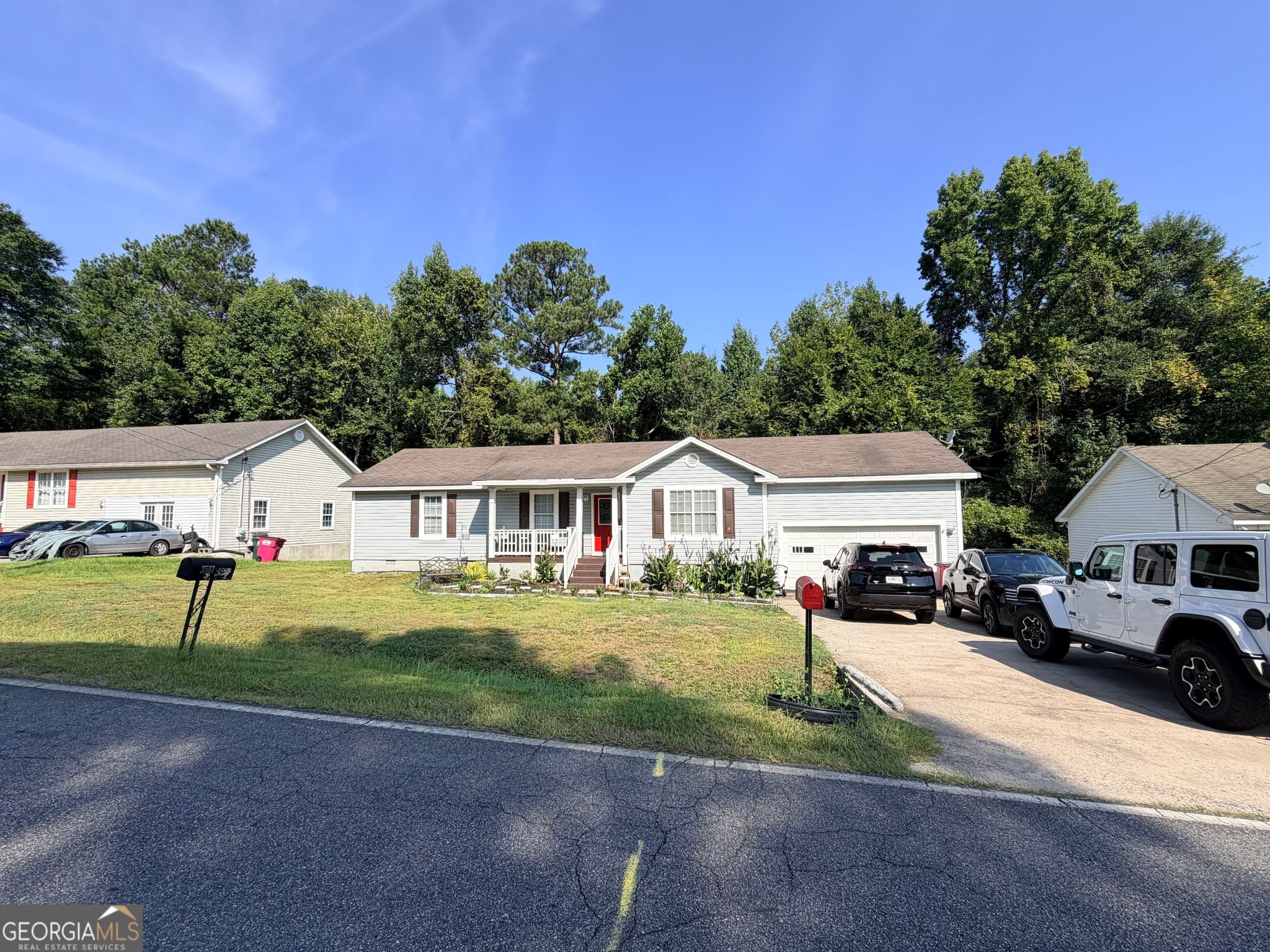 3 bedroom, 2 bathroom, 1,360 sq ft single family residence for sale at 3564 Confederate Drive, Macon, GA 31211 — photo 2