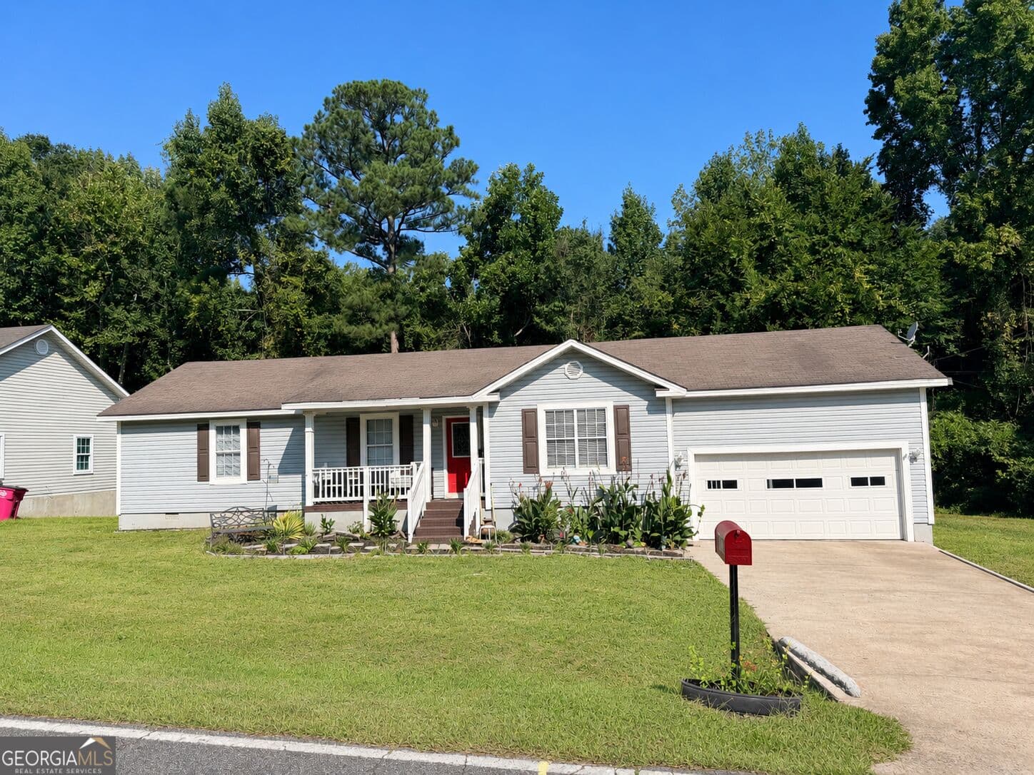 3 bedroom, 2 bathroom, 1,360 sq ft single family residence for sale at 3564 Confederate Drive, Macon, GA 31211 — photo 1 of 26