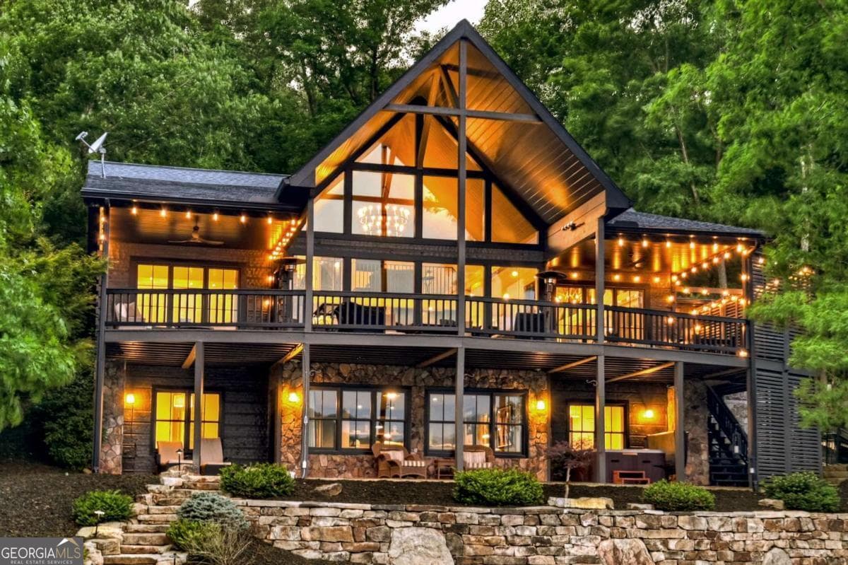 5 bedroom, 4.5 bathroom, 4,592 sq ft cabin,single family residence sold at 30 Cherokee Lane 25,33, Blue Ridge, GA 30513