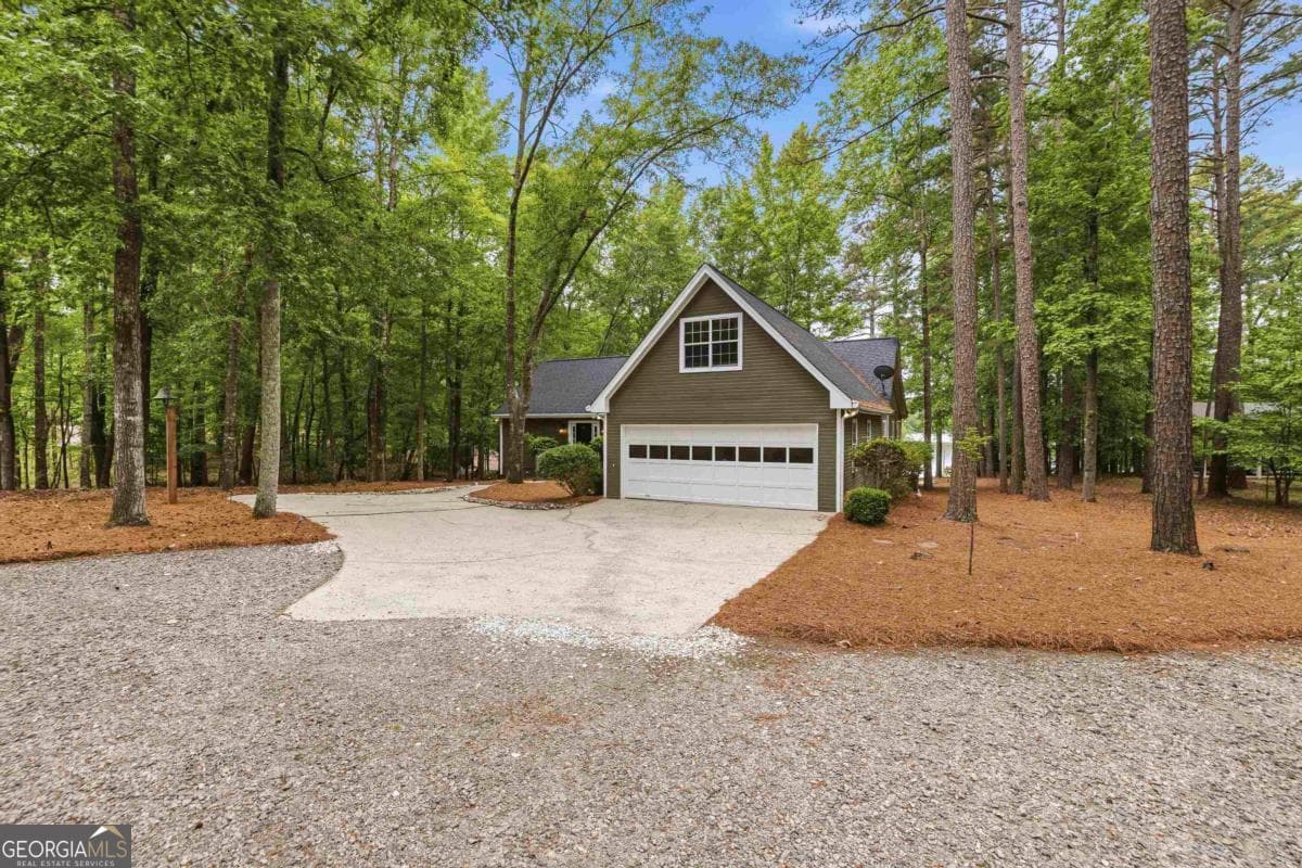 3 bedroom, 2 bathroom, 2,594 sq ft single family residence for sale at 1010 Holmes Drive, White Plains, GA 30678