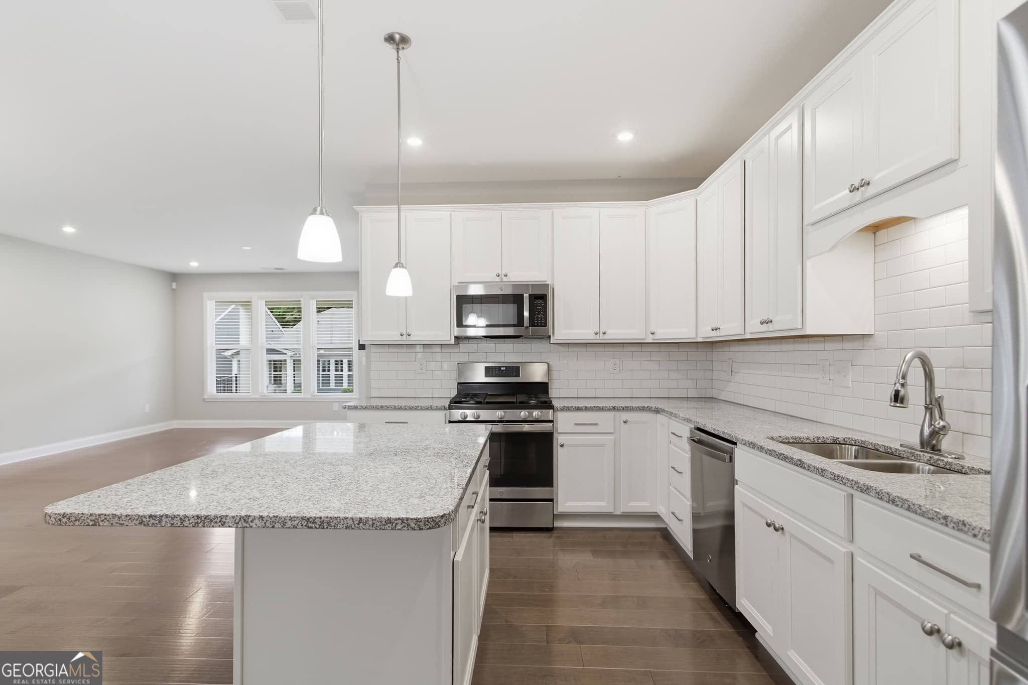 3 bedroom, 2 bathroom, 1,733 sq ft single family residence for sale at 210 Balsam Drive, Dallas, GA 30157 — photo 2