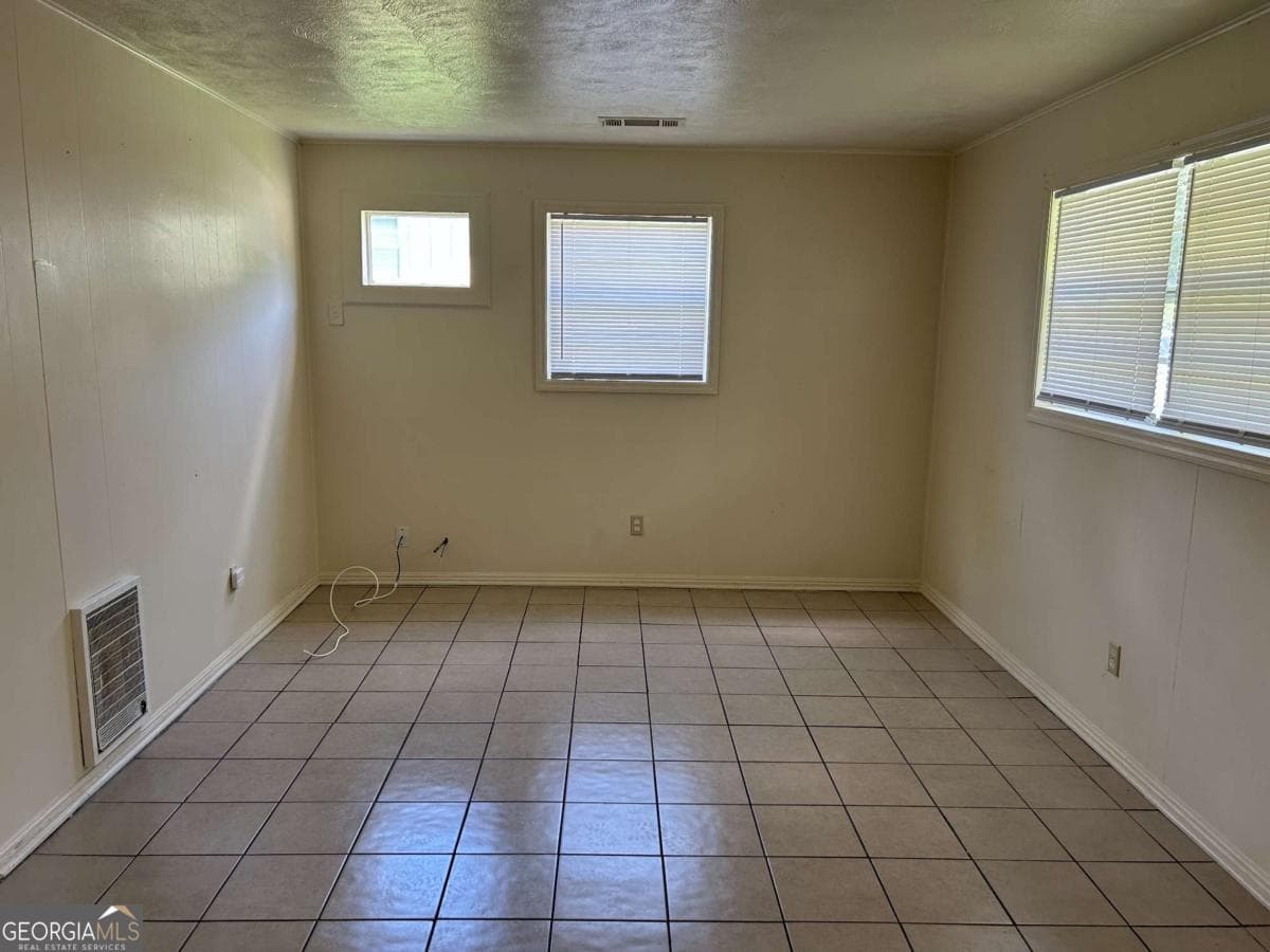1 bedroom, 1 bathroom, 1,274 sq ft single family residence for rent at 132 Candler Court, Athens, GA 30605 for $800 a month — photo 2