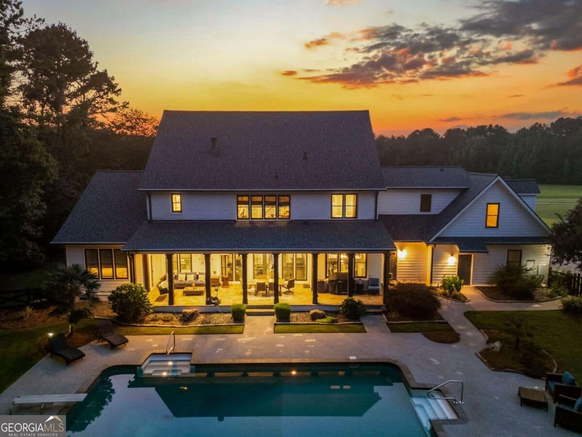 6 bedroom, 6 bathroom, 5,368 sq ft single family residence for sale at 104 Reserve Drive, Carrollton, GA 30117 — photo 2