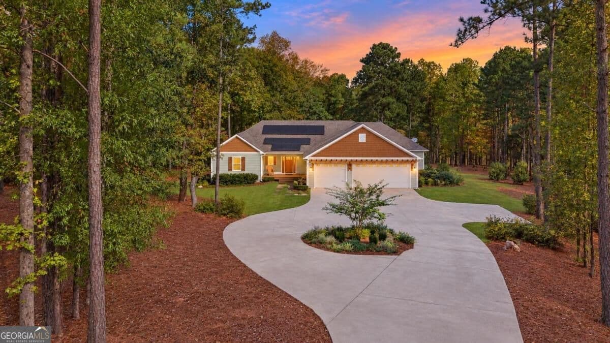6 bedroom, 4 bathroom, 4,816 sq ft single family residence for sale at 198 Deerfield Lane, Eatonton, GA 31024