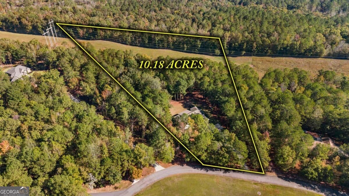 6 bedroom, 4 bathroom, 4,816 sq ft single family residence for sale at 198 Deerfield Lane, Eatonton, GA 31024 — photo 4
