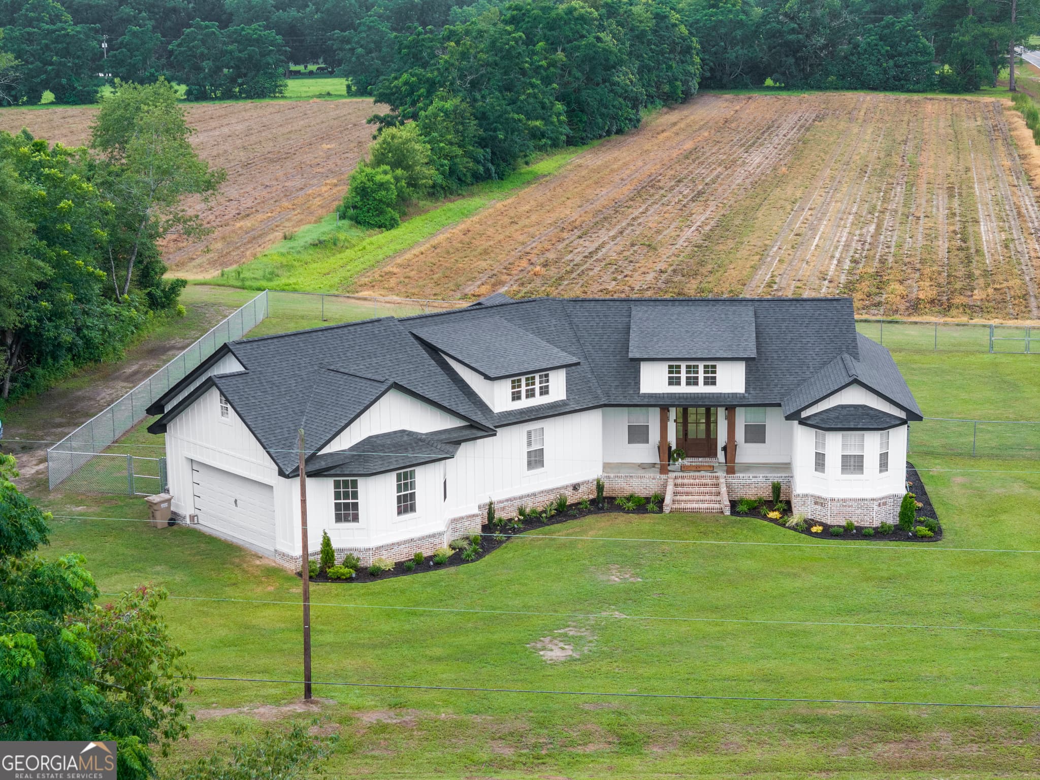 3 bedroom, 2.5 bathroom, 2,539 sq ft single family residence for sale at 423 Cromer Road, Tifton, GA 31793 — photo 2
