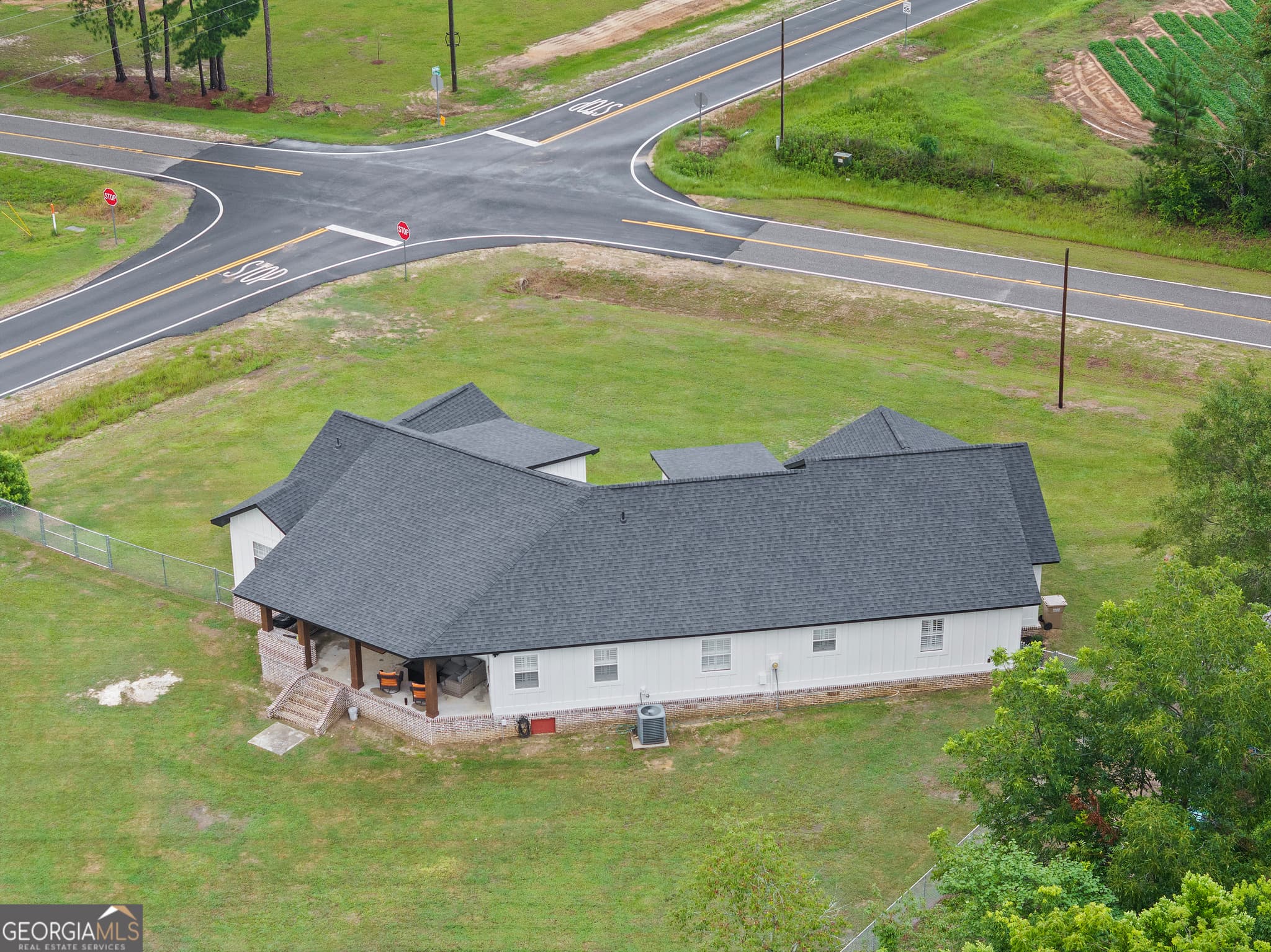 3 bedroom, 2.5 bathroom, 2,539 sq ft single family residence for sale at 423 Cromer Road, Tifton, GA 31793 — photo 6