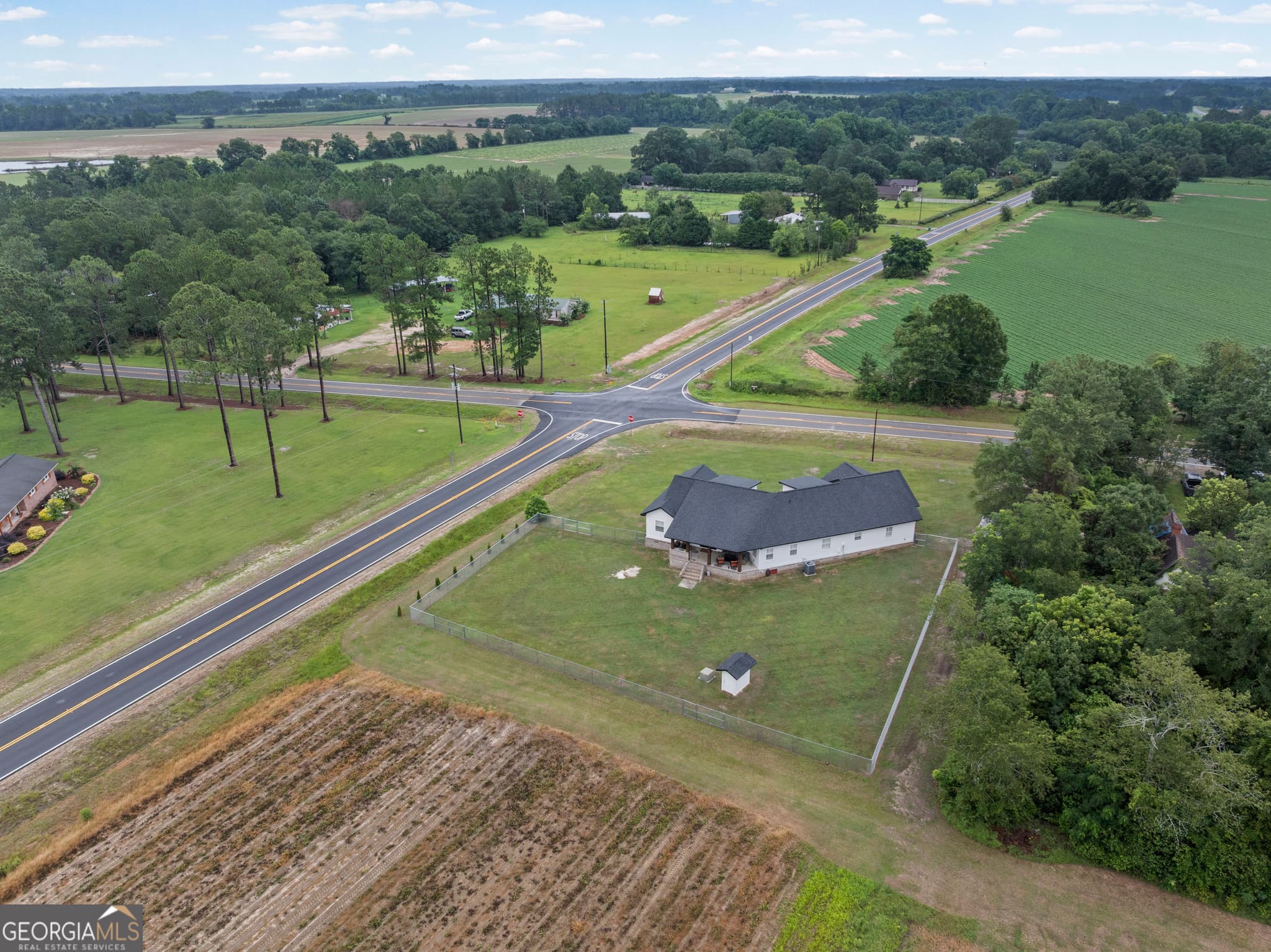 3 bedroom, 2.5 bathroom, 2,539 sq ft single family residence for sale at 423 Cromer Road, Tifton, GA 31793 — photo 7