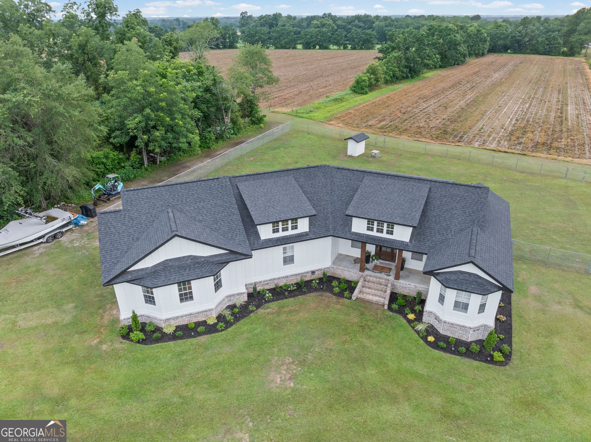 3 bedroom, 2.5 bathroom, 2,539 sq ft single family residence for sale at 423 Cromer Road, Tifton, GA 31793 — photo 3