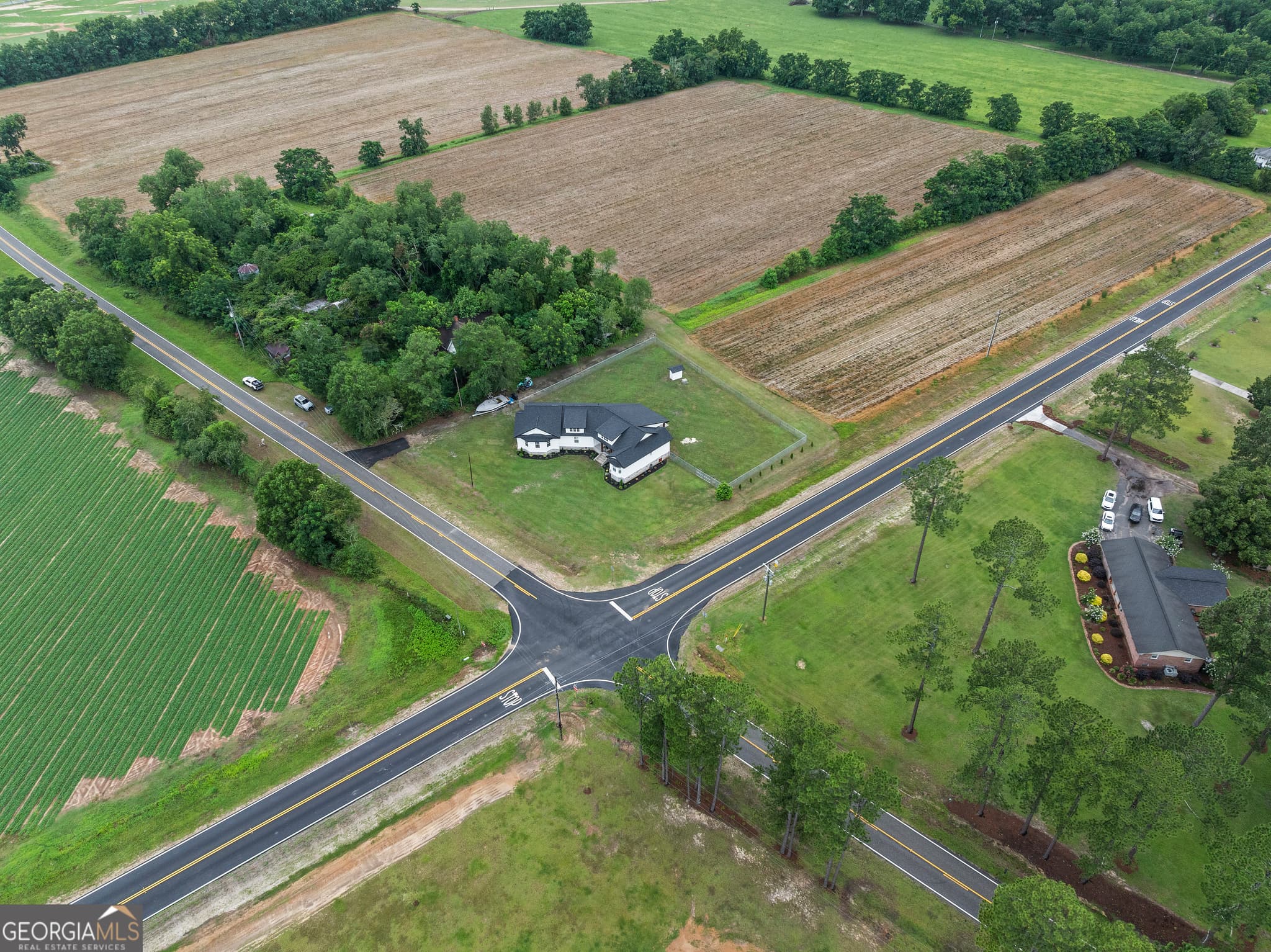 3 bedroom, 2.5 bathroom, 2,539 sq ft single family residence for sale at 423 Cromer Road, Tifton, GA 31793 — photo 9
