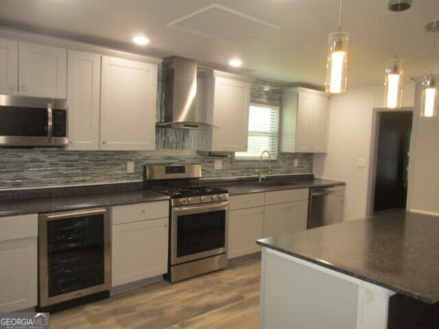 4 bedroom, 3 bathroom, 1,860 sq ft single family residence for sale at 7041 Babbling Brook Drive, Jonesboro, GA 30236 — photo 5