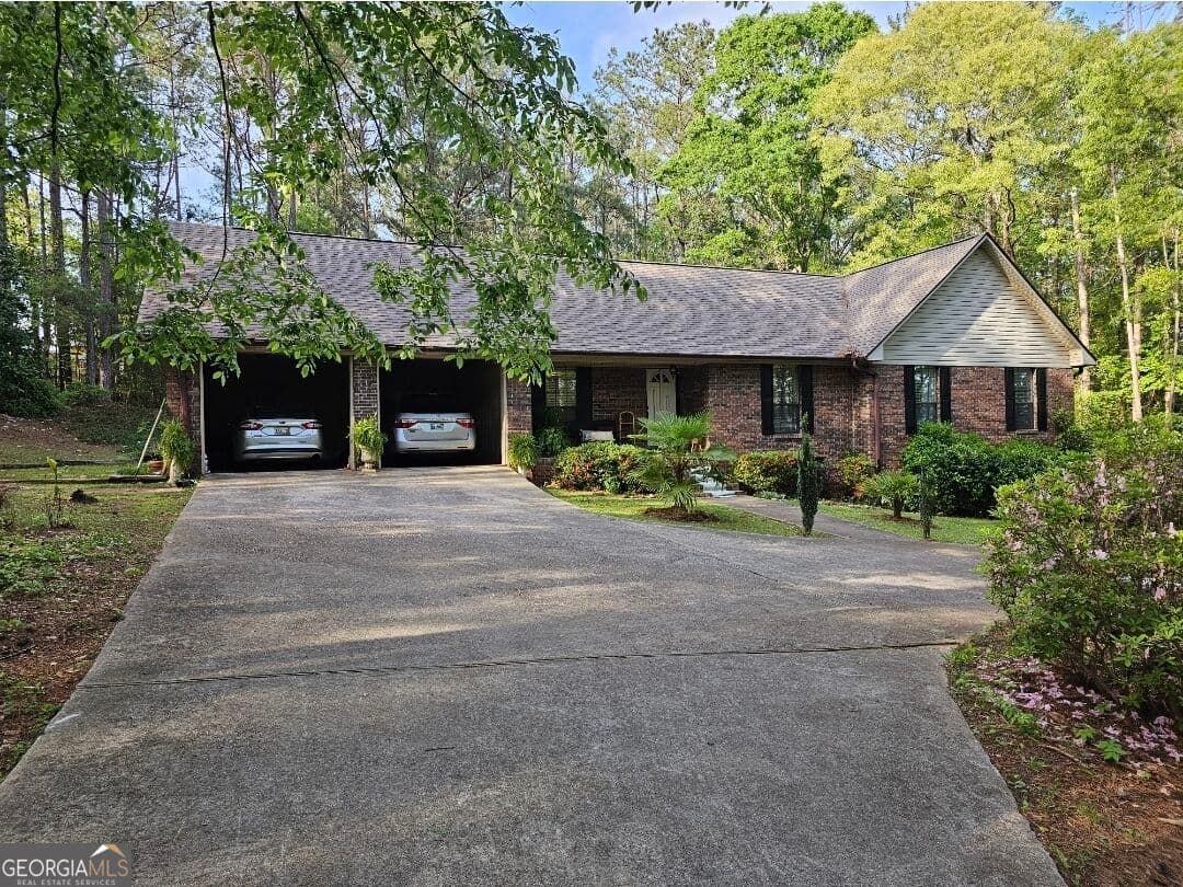 4 bedroom, 2 bathroom, 2,580 sq ft single family residence for sale at 3534 15th Avenue, Valley, AL 36854 — photo 2