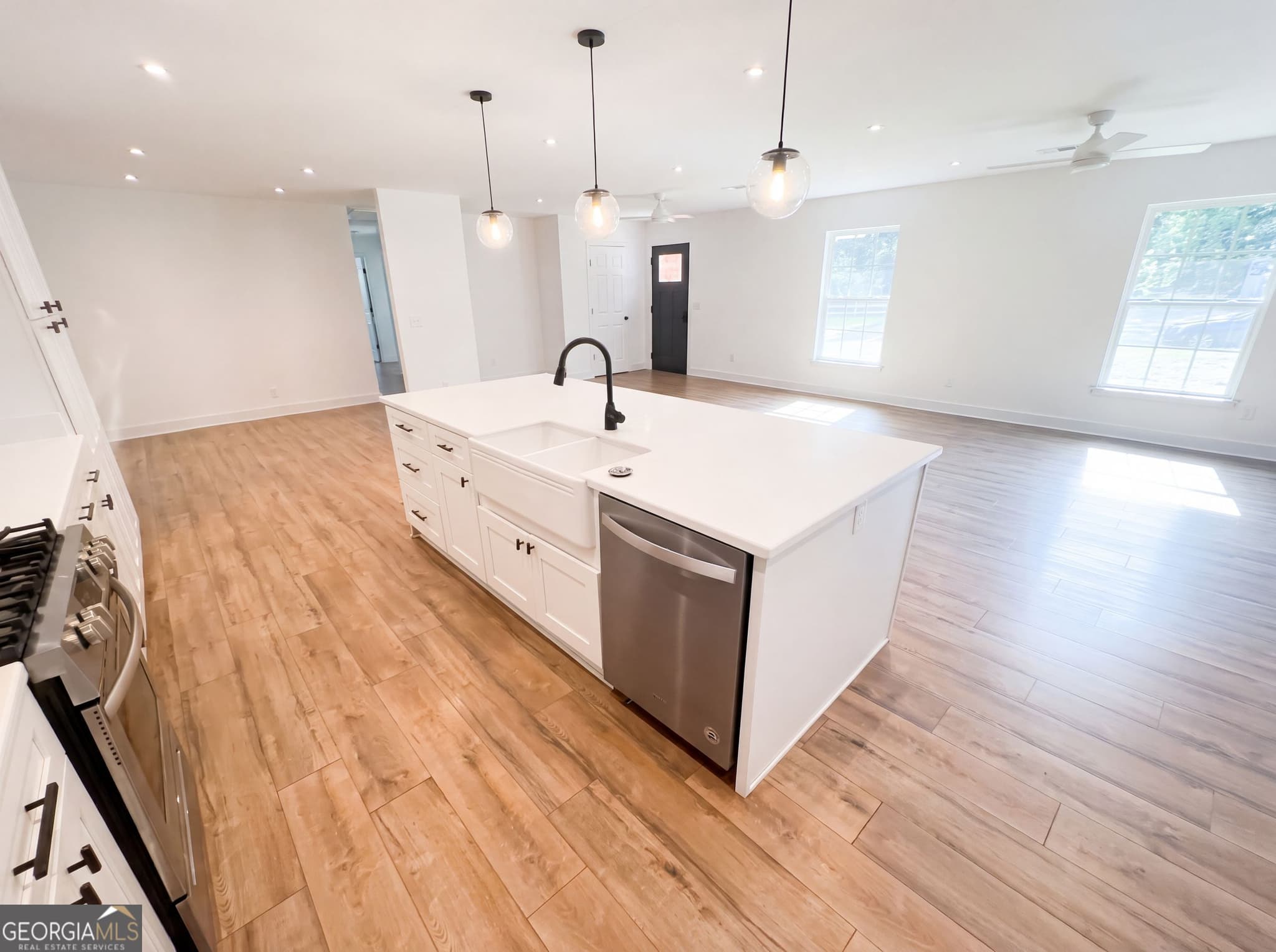 4 bedroom, 3.5 bathroom, 3,062 sq ft single family residence for sale at 1625 Windsor Drive, Waycross, GA 31501 — photo 7