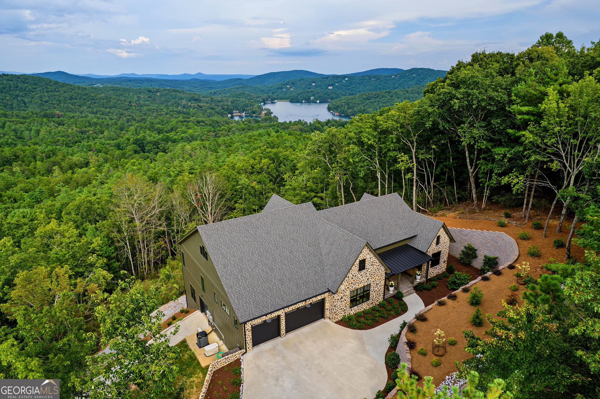 5 bedroom, 4.5 bathroom, 5,280 sq ft single family residence for sale at 1095 Rabun Bluffs Drive, Lakemont, GA 30552 — photo 2
