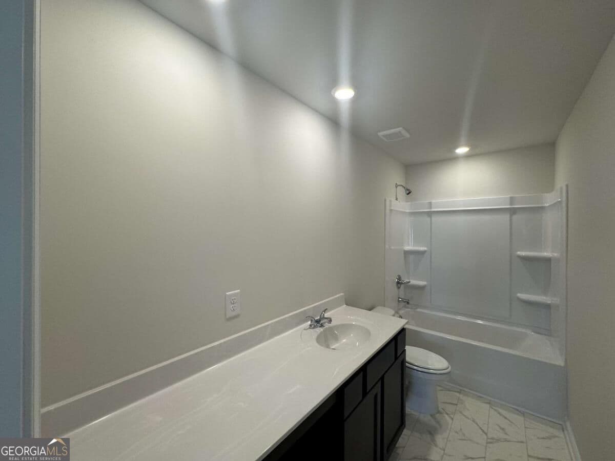 4 bedroom, 2.5 bathroom, 2,200 sq ft single family residence for sale at 813 Oakmont Trace, Canton, GA 30114 — photo 10