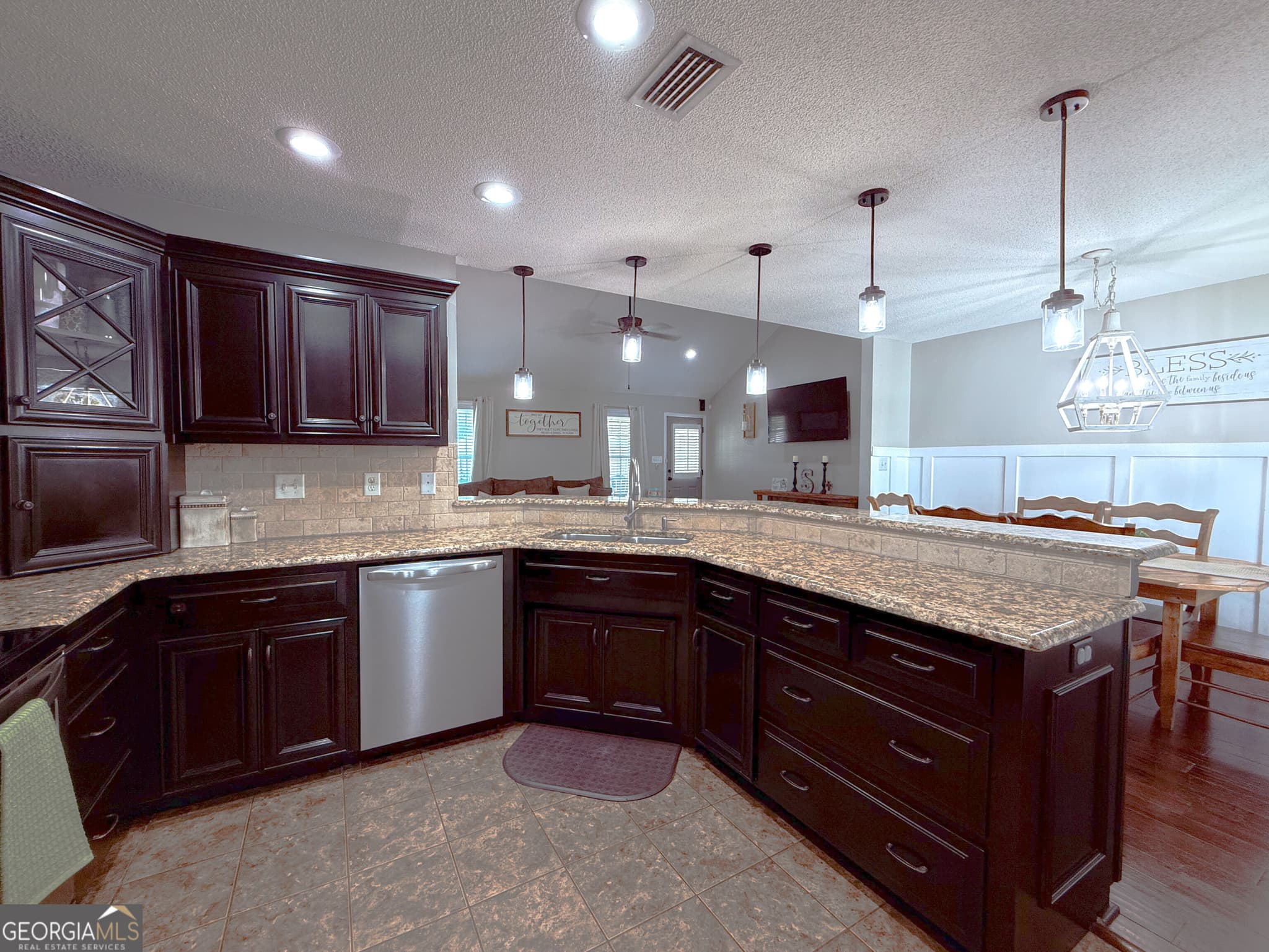 3 bedroom, 2 bathroom, 1,572 sq ft single family residence for sale at 4927 Loch Laurel Road, Lake Park, GA 31636 — photo 8
