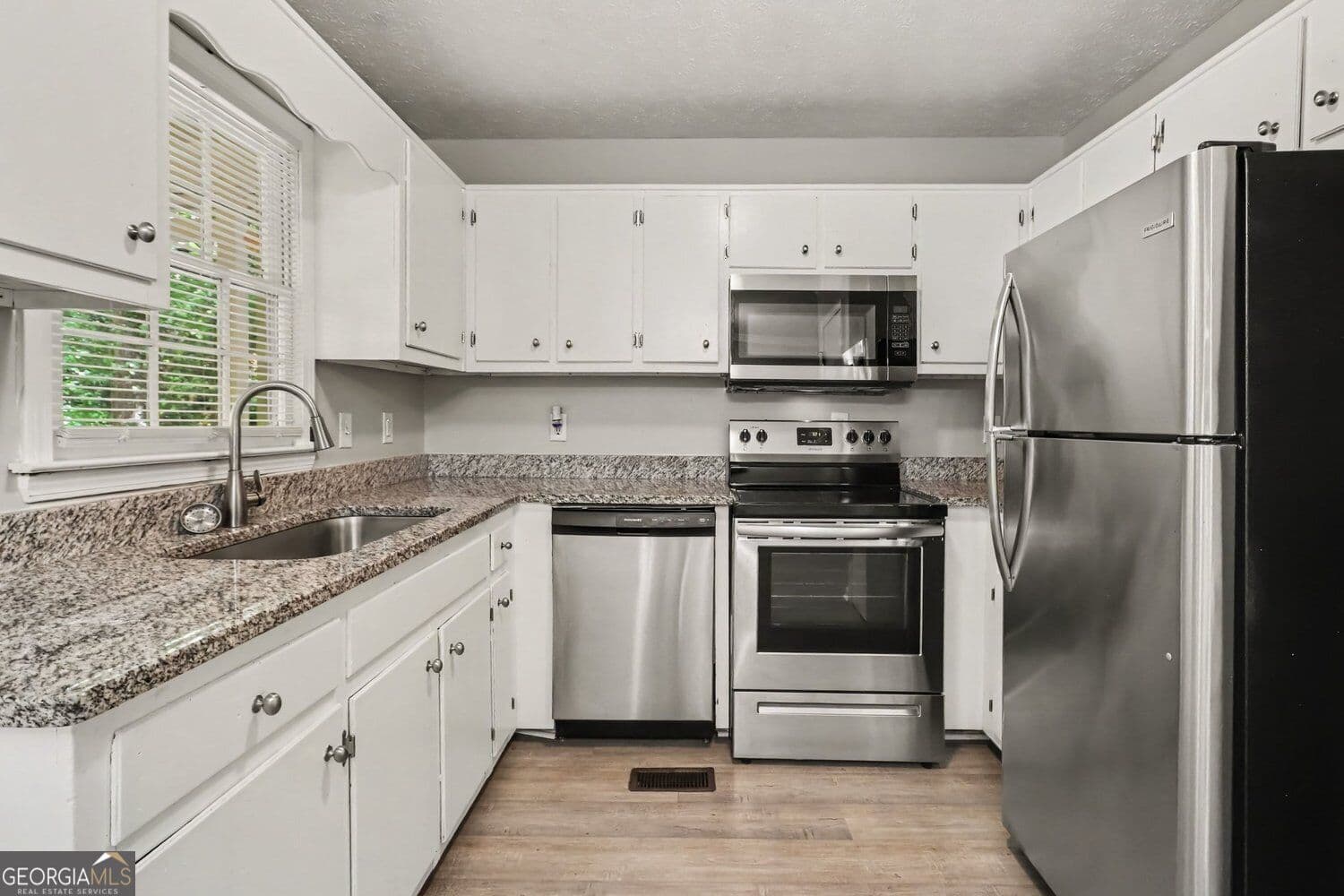 4 bedroom, 2 bathroom, 1,810 sq ft single family residence for sale at 115 Pintail Drive, Newnan, GA 30263 — photo 6