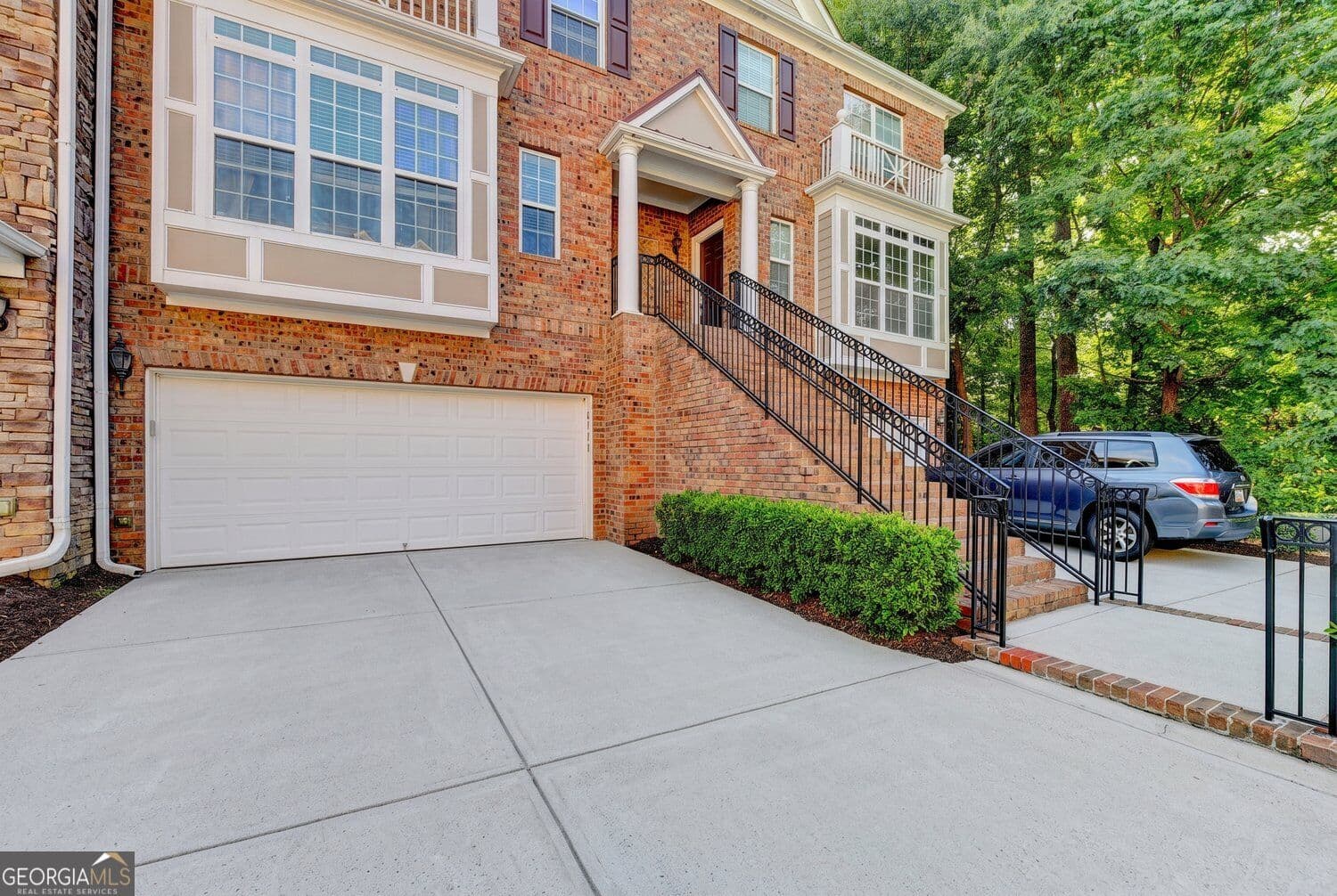 3 bedroom, 2.5 bathroom, 1,920 sq ft townhouse for sale at 6110 Briggs Way WAY, Johns Creek, GA 30097 — photo 2