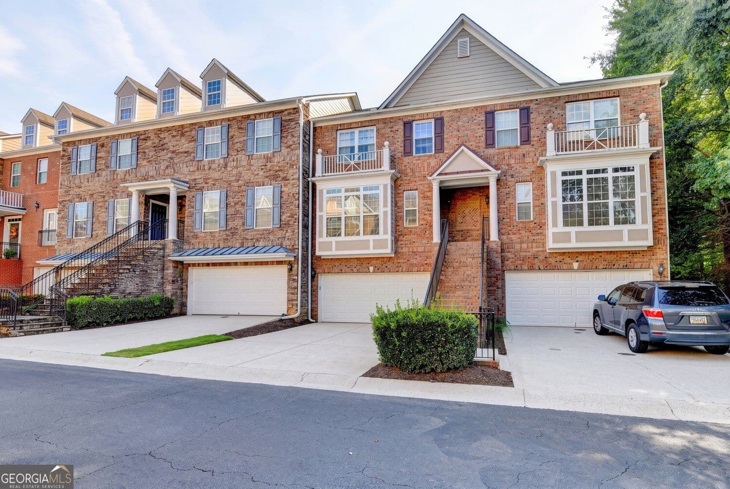 3 bedroom, 2.5 bathroom, 1,920 sq ft townhouse for sale at 6110 Briggs Way WAY, Johns Creek, GA 30097 — photo 3