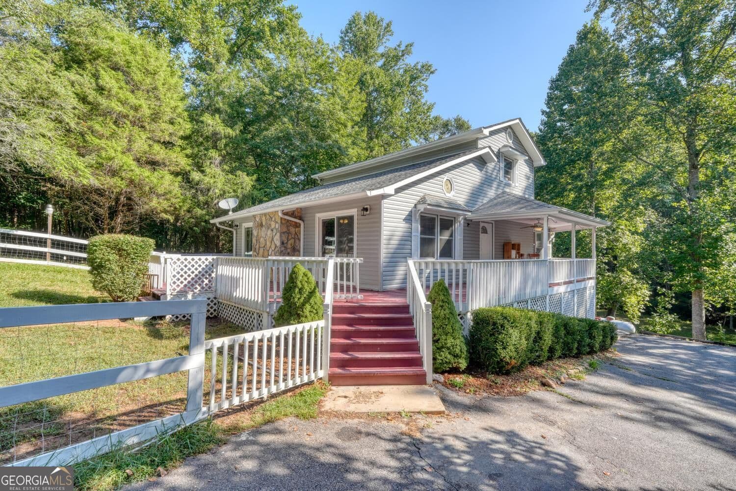 2 bedroom, 2.5 bathroom, 1,652 sq ft single family residence for sale at 6881 Wood Lake Circle, Young Harris, GA 30582 — photo 3