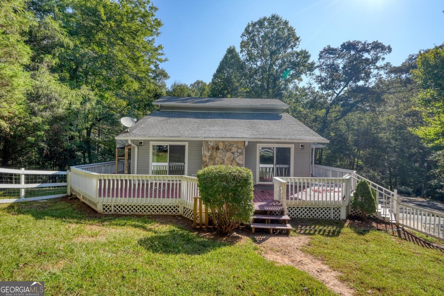 2 bedroom, 2.5 bathroom, 1,652 sq ft single family residence for sale at 6881 Wood Lake Circle, Young Harris, GA 30582 — photo 8