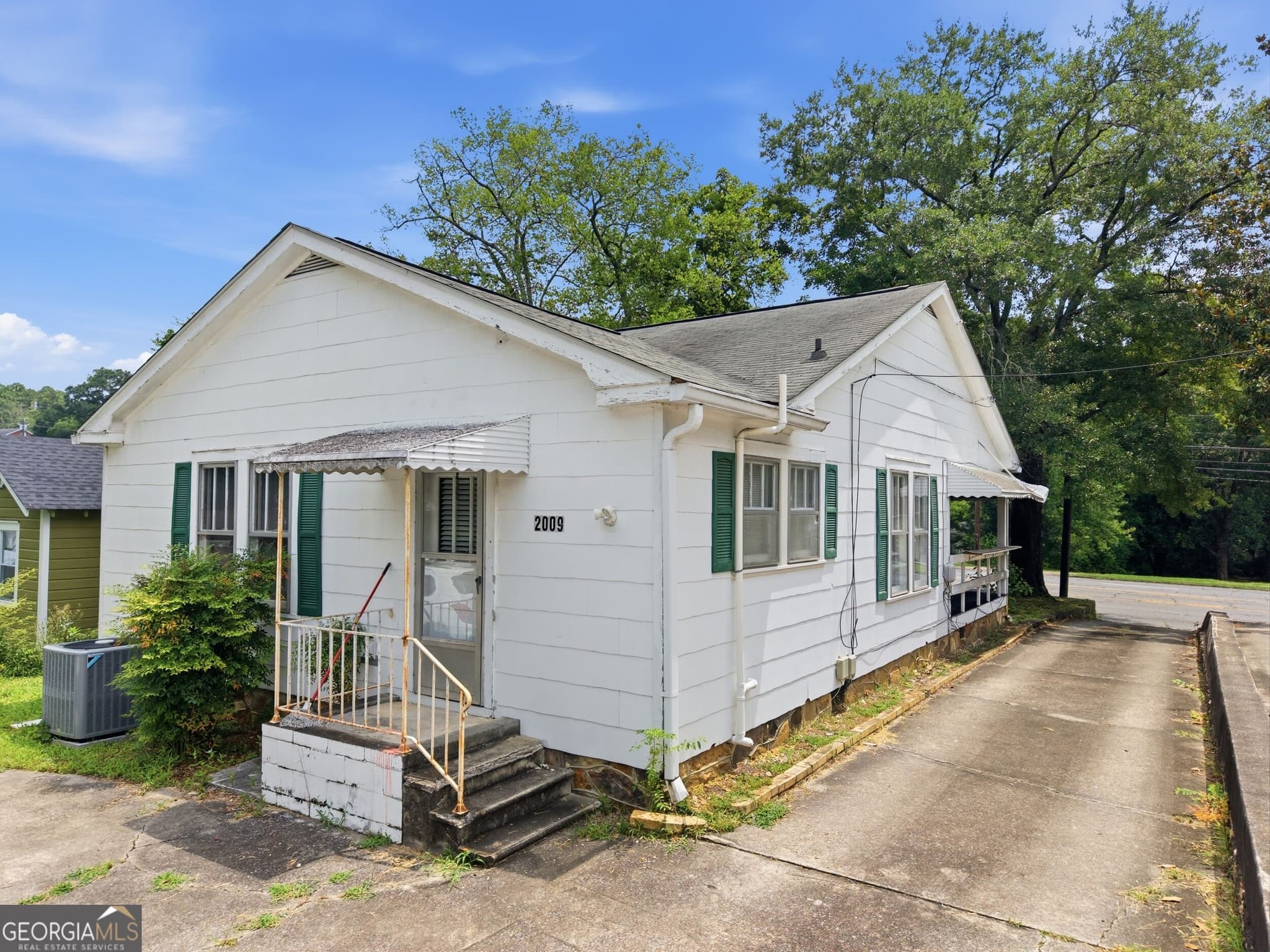 3 bedroom, 1 bathroom, 1,239 sq ft single family residence for sale at 2009 Broad Street, Rome, GA 30161 — photo 3