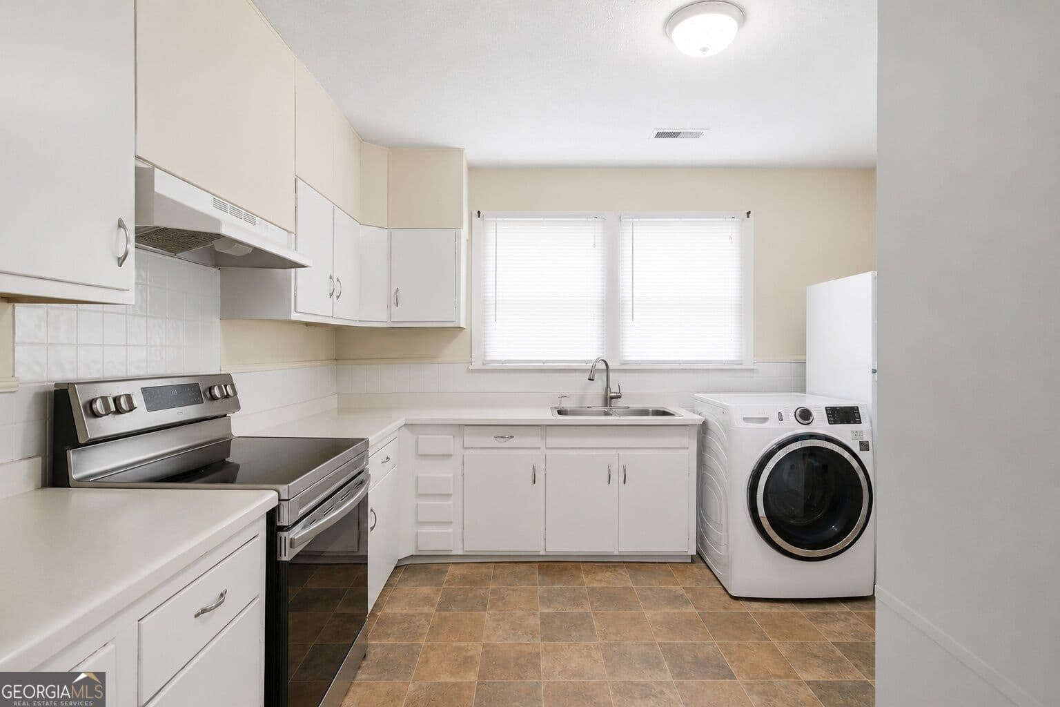 3 bedroom, 1 bathroom, 1,239 sq ft single family residence for sale at 2009 Broad Street, Rome, GA 30161 — photo 9