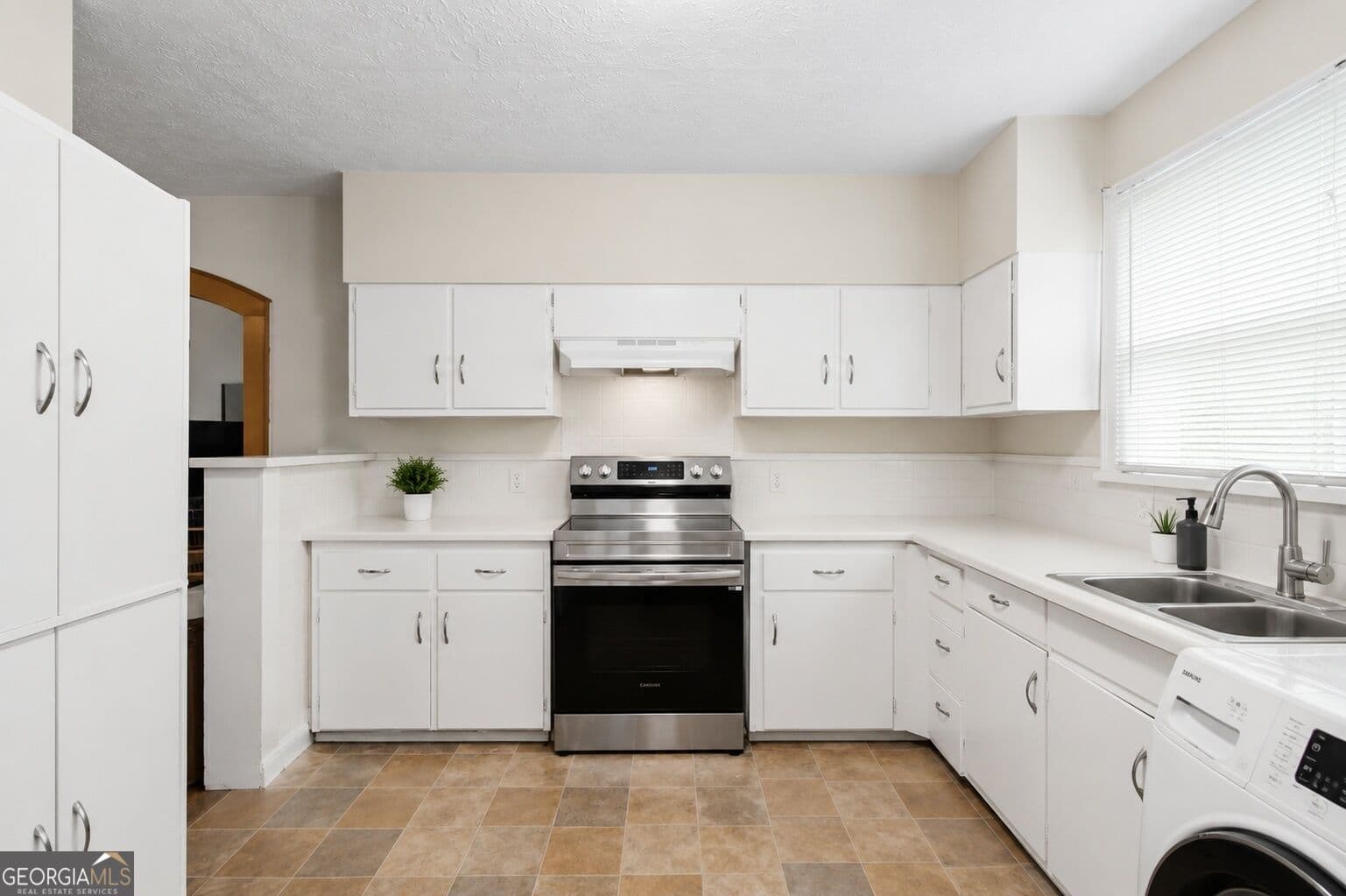 3 bedroom, 1 bathroom, 1,239 sq ft single family residence for sale at 2009 Broad Street, Rome, GA 30161 — photo 8