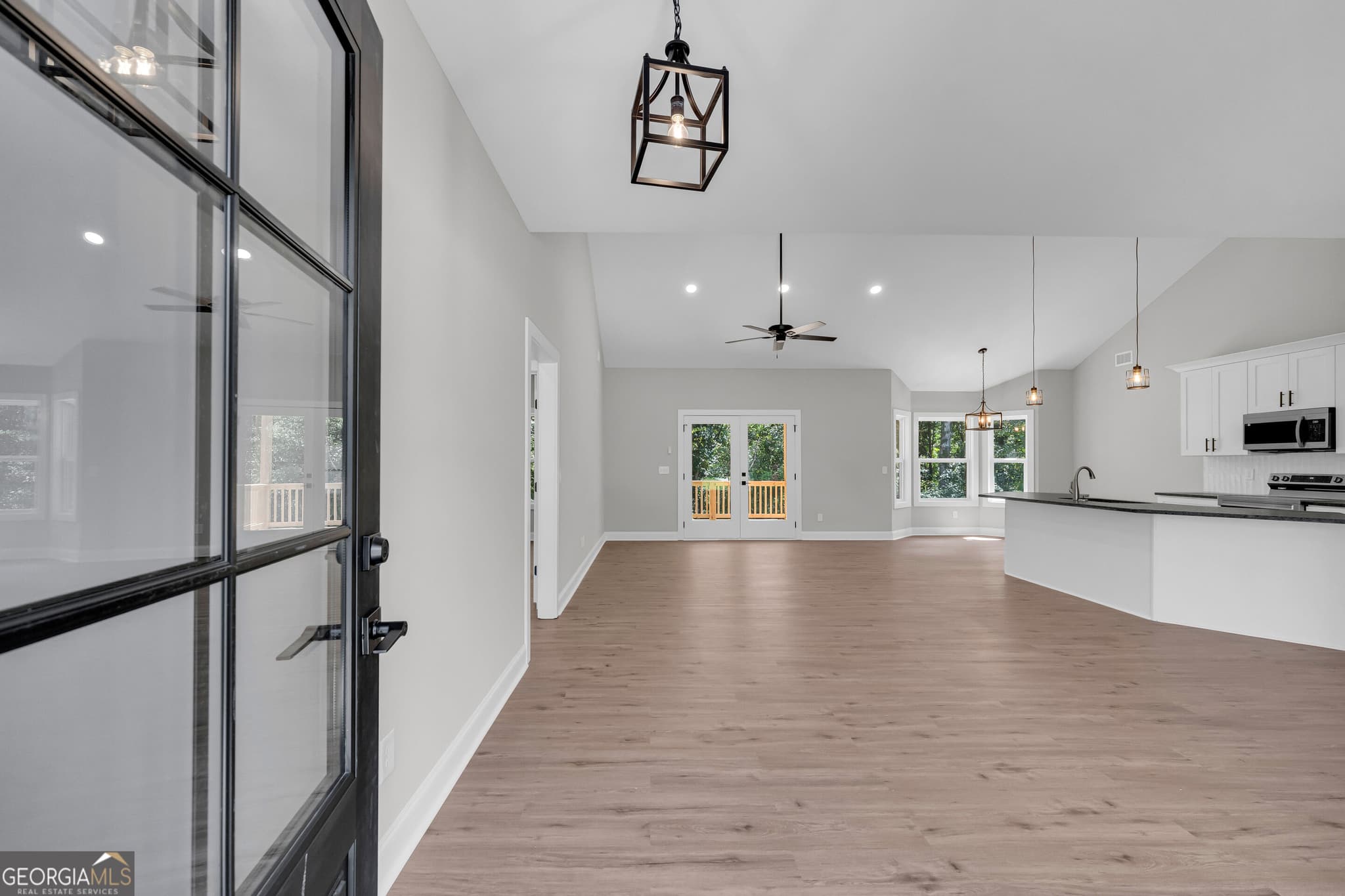 3 bedroom, 2 bathroom, 1,570 sq ft single family residence for sale at 64 Harbor Heights Circle, Lavonia, GA 30553 — photo 6
