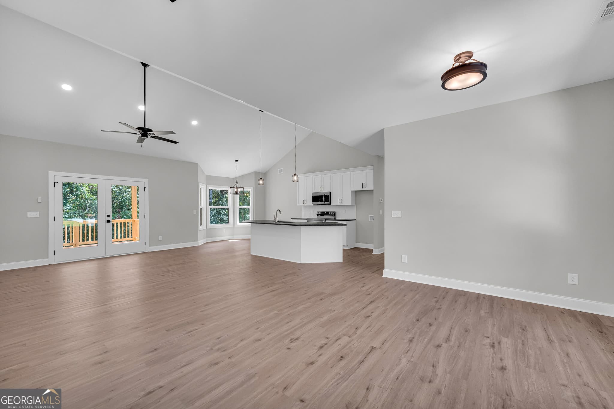 3 bedroom, 2 bathroom, 1,570 sq ft single family residence for sale at 64 Harbor Heights Circle, Lavonia, GA 30553 — photo 7