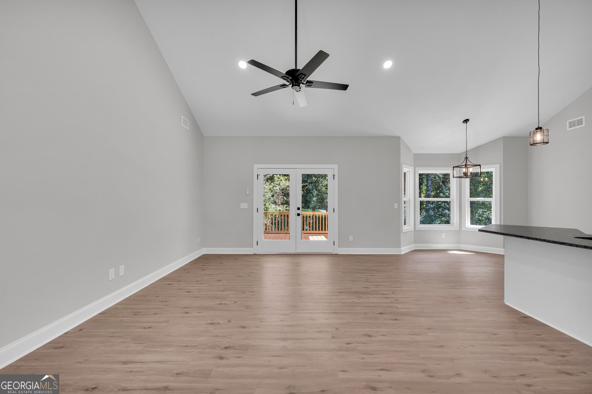 3 bedroom, 2 bathroom, 1,570 sq ft single family residence for sale at 64 Harbor Heights Circle, Lavonia, GA 30553 — photo 9