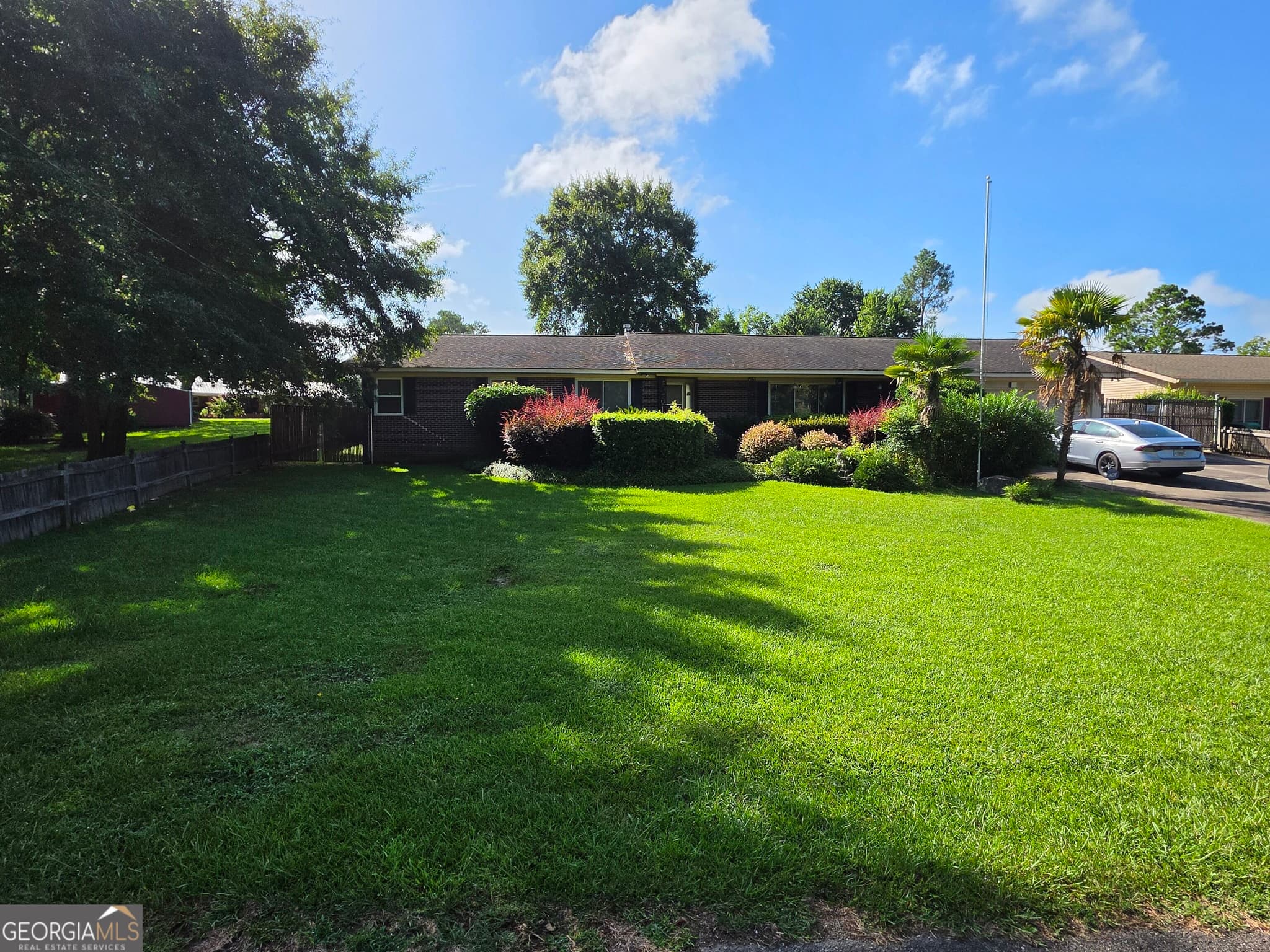 3 bedroom, 2 bathroom, 1,785 sq ft single family residence for sale at 121 Pine Lane Drive, Milledgeville, GA 31061