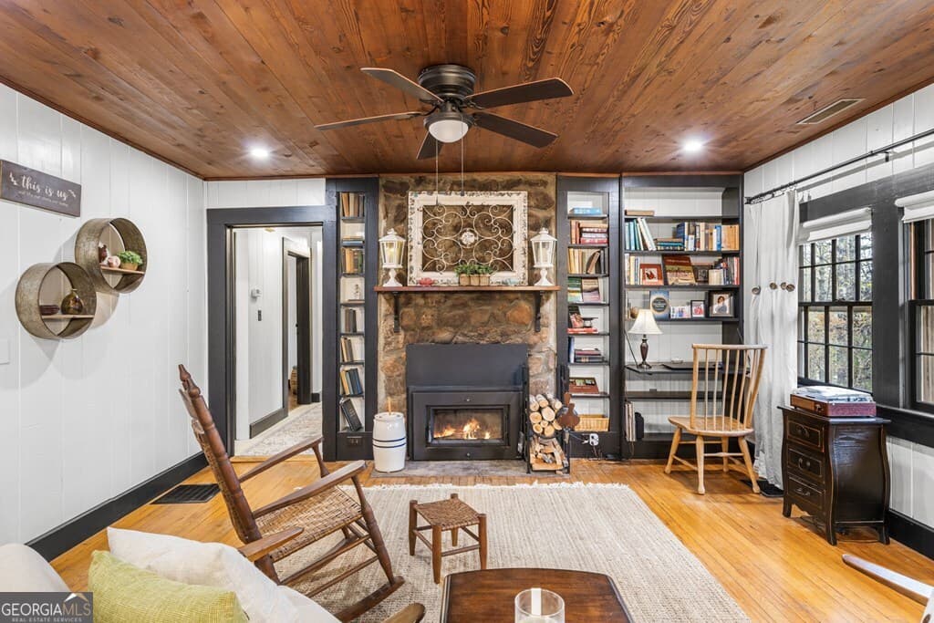 3 bedroom, 2 bathroom mixed use for sale at 106 Settawig Road, Brasstown, NC 28902 — photo 2
